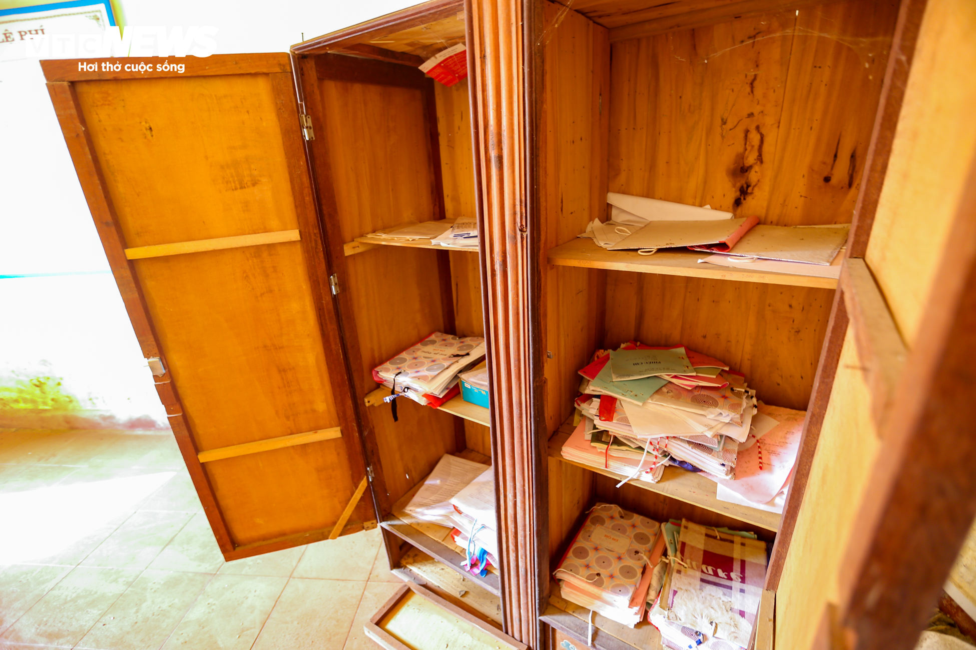 Sau nhiều năm sáp nhập, các trụ sở tiền tỷ ở Hà Tĩnh vẫn bị bỏ hoang - 16