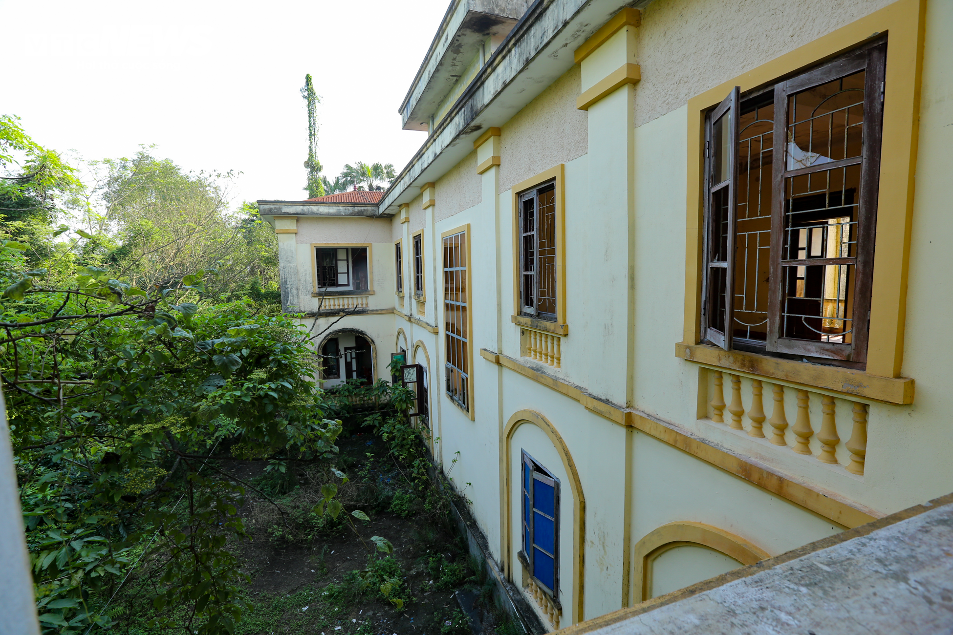 Sau nhiều năm sáp nhập, các trụ sở tiền tỷ ở Hà Tĩnh vẫn bị bỏ hoang - 21