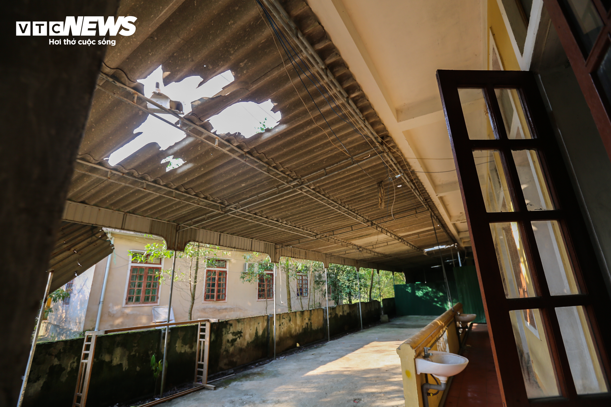 Sau nhiều năm sáp nhập, các trụ sở tiền tỷ ở Hà Tĩnh vẫn bị bỏ hoang - 27