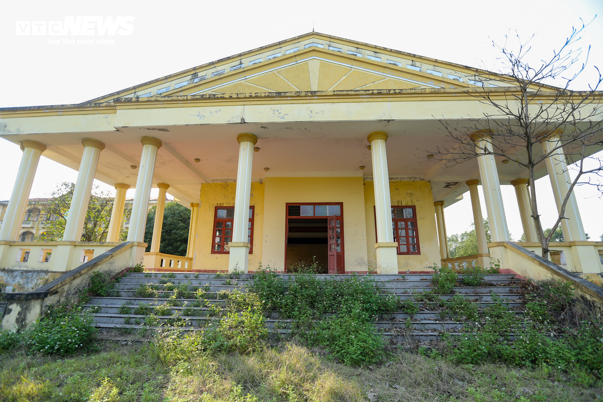 Sau nhiều năm sáp nhập, các trụ sở tiền tỷ ở Hà Tĩnh vẫn bị bỏ hoang - 25