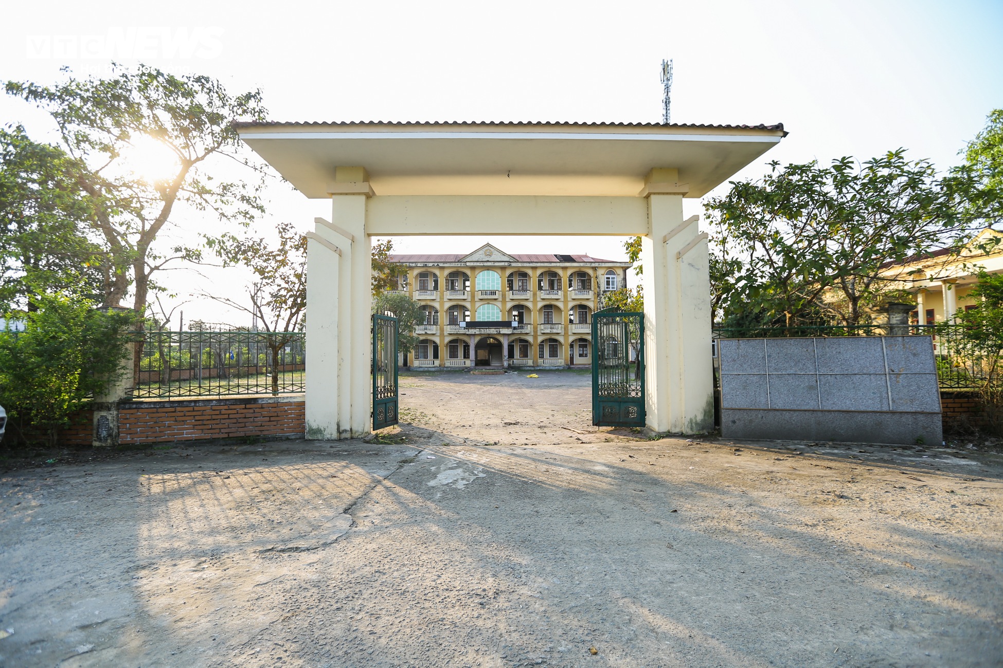 Sau nhiều năm sáp nhập, các trụ sở tiền tỷ ở Hà Tĩnh vẫn bị bỏ hoang - 22