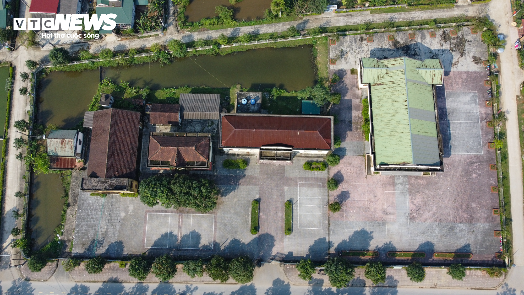 Sau nhiều năm sáp nhập, các trụ sở tiền tỷ ở Hà Tĩnh vẫn bị bỏ hoang - 5