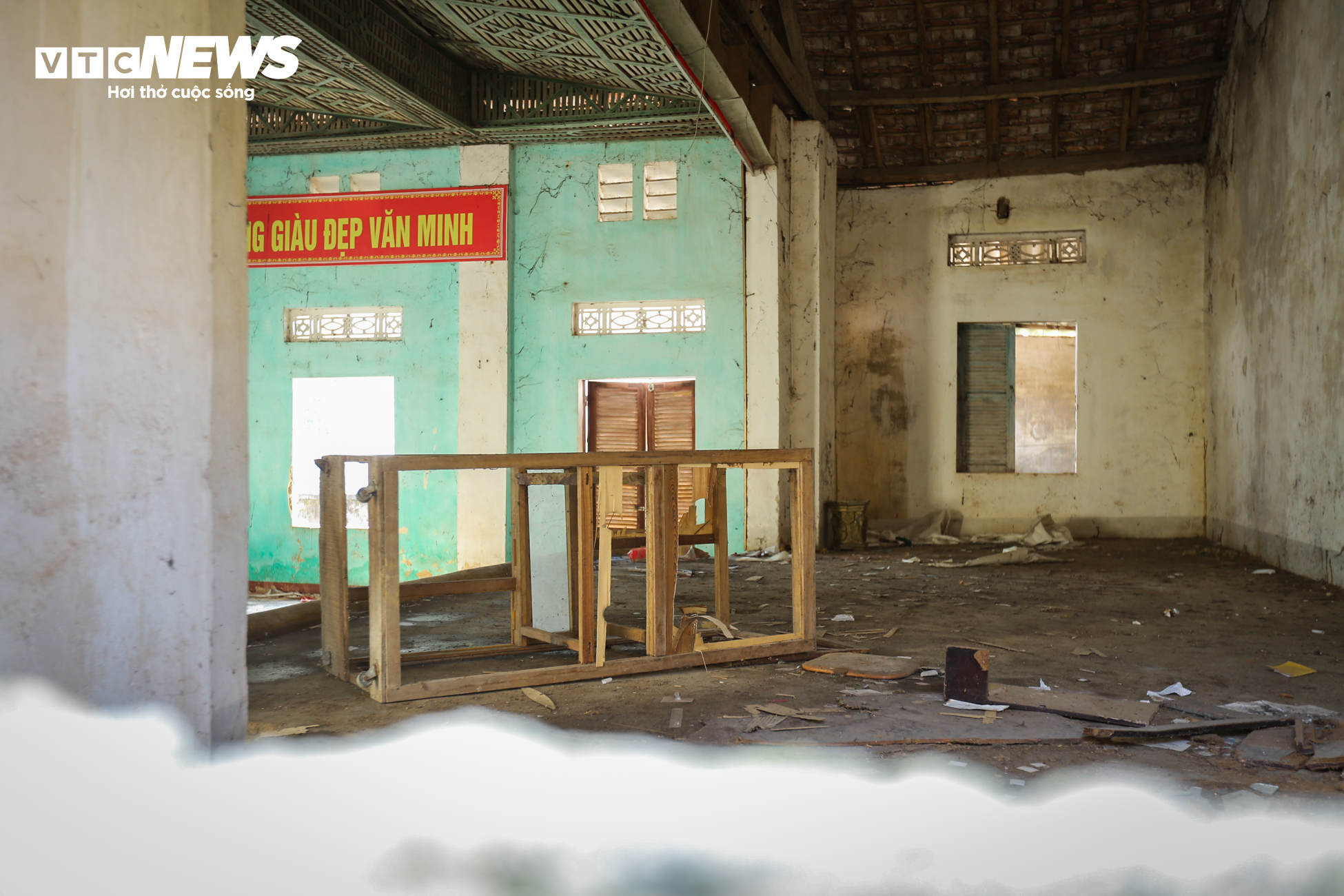 Sau nhiều năm sáp nhập, các trụ sở tiền tỷ ở Hà Tĩnh vẫn bị bỏ hoang - 10