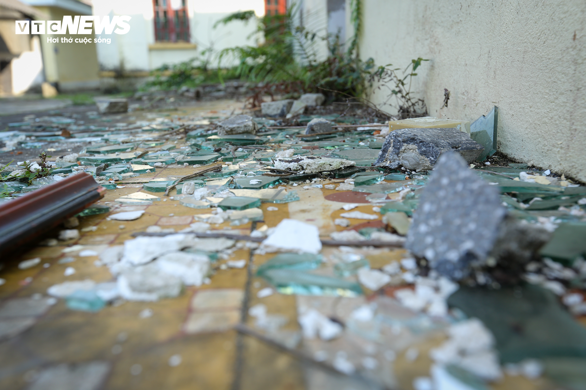 Sau nhiều năm sáp nhập, các trụ sở tiền tỷ ở Hà Tĩnh vẫn bị bỏ hoang - 9