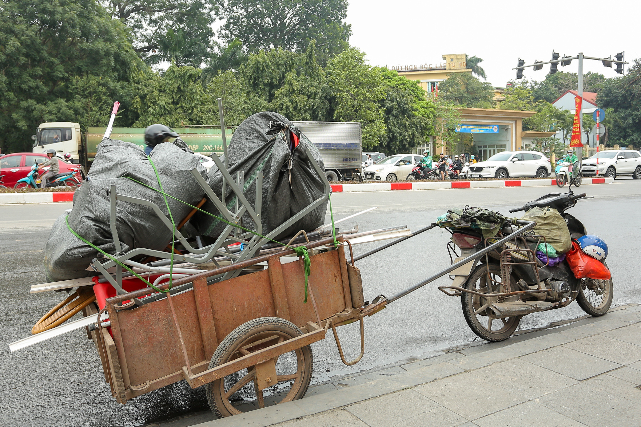 Uống vài chén rượu trong tiệc liên hoan 8/3, người đàn ông bị phạt 5 triệu đồng - 12