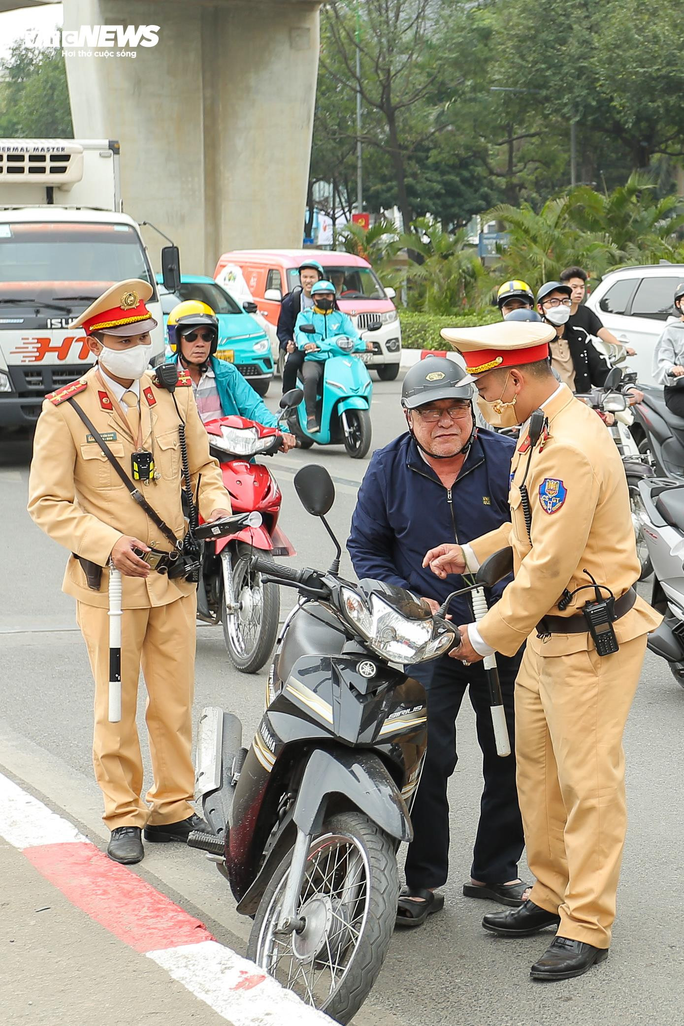 Uống vài chén rượu trong tiệc liên hoan 8/3, người đàn ông bị phạt 5 triệu đồng - 7