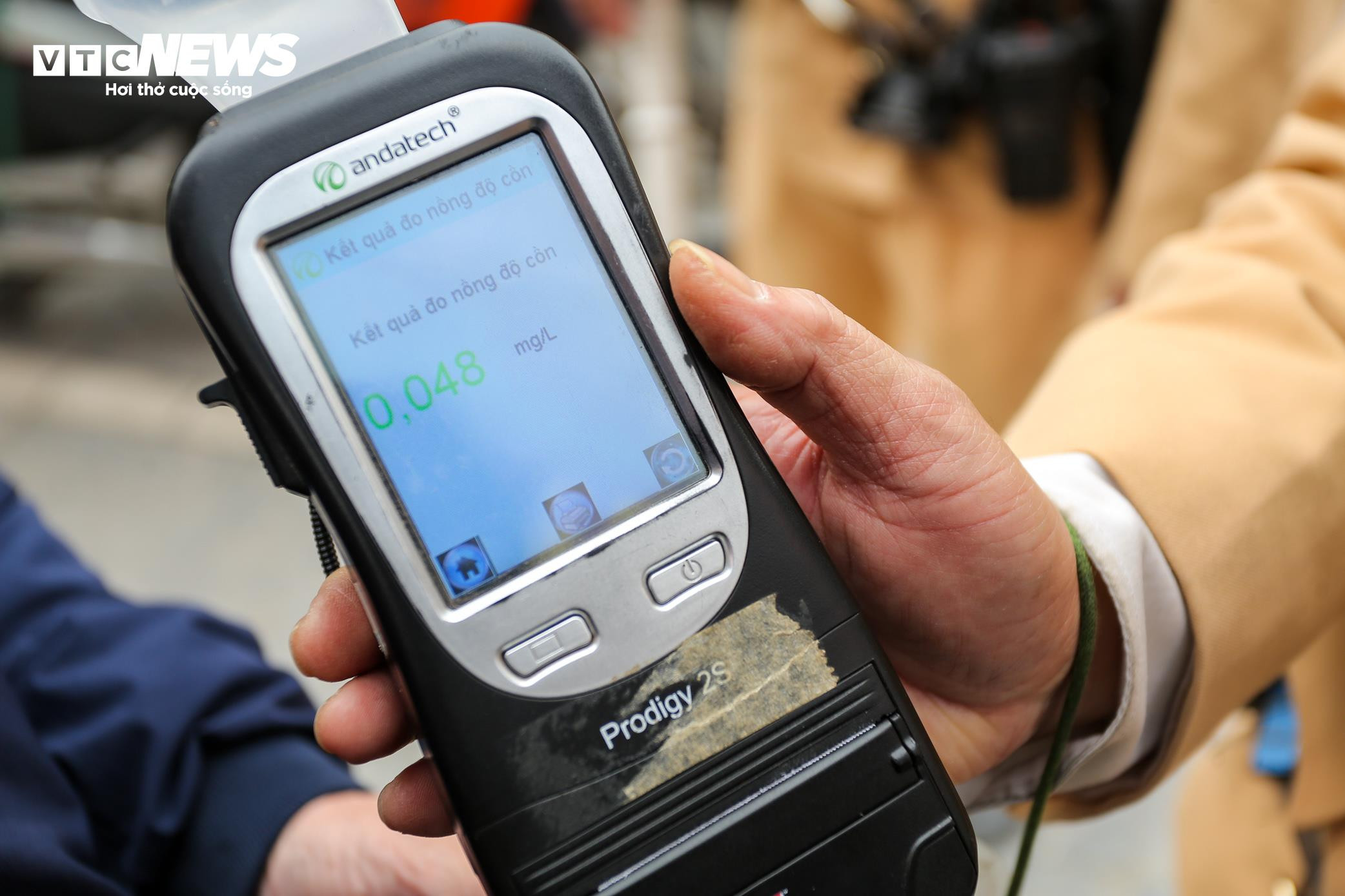 Uống vài chén rượu trong tiệc liên hoan 8/3, người đàn ông bị phạt 5 triệu đồng - 9