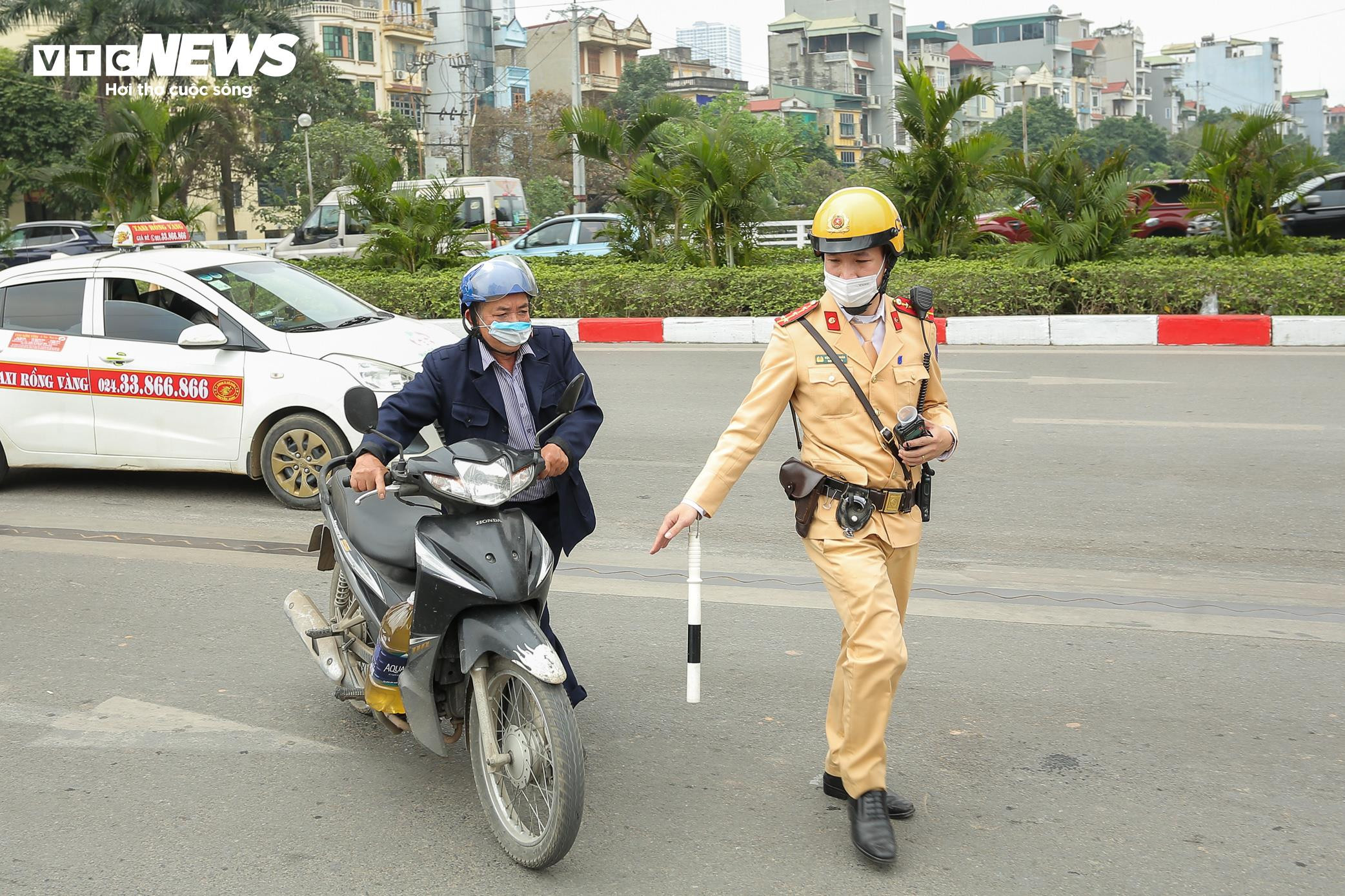 Uống vài chén rượu trong tiệc liên hoan 8/3, người đàn ông bị phạt 5 triệu đồng - 3