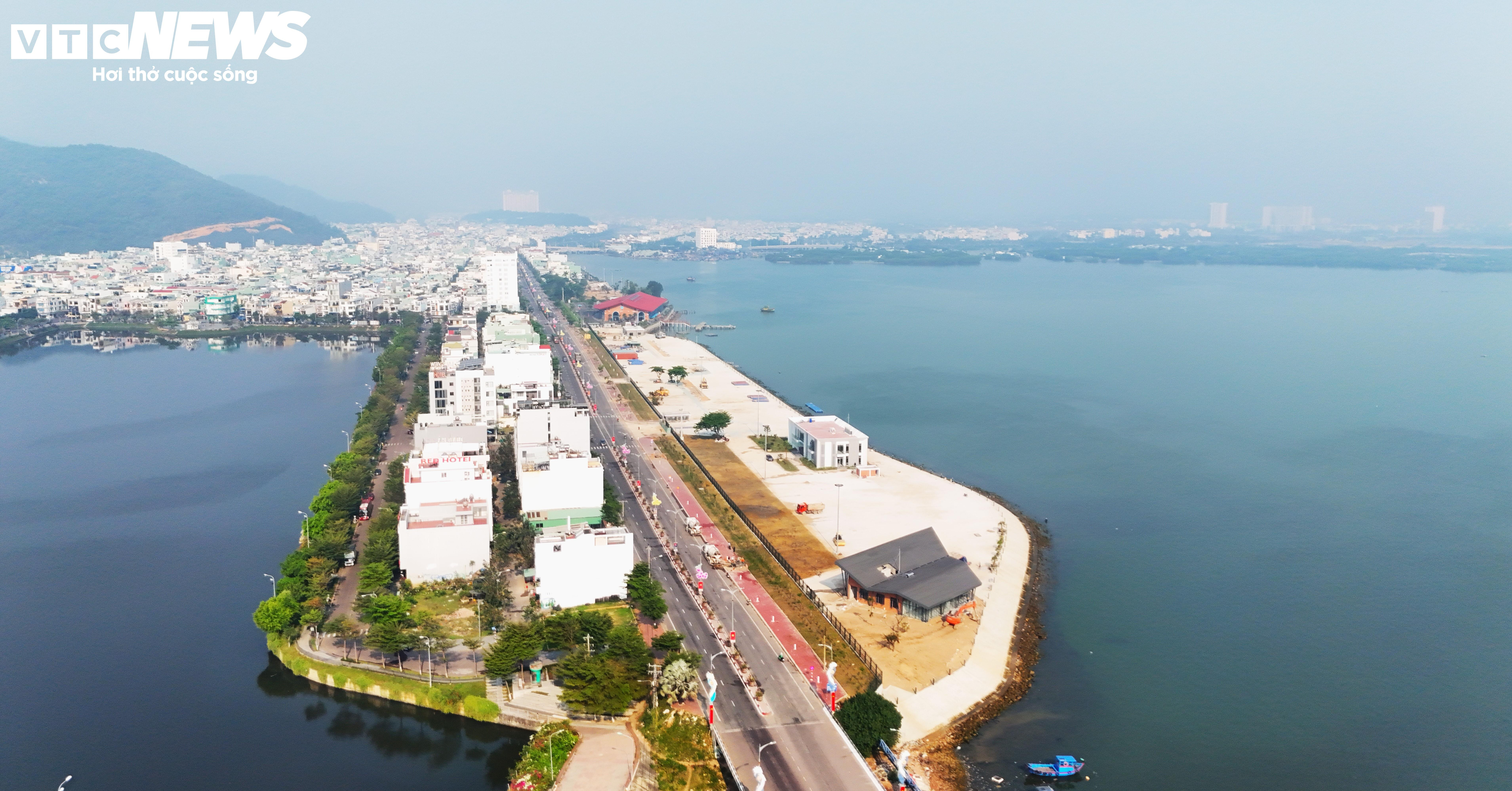 Cận cảnh nơi các tay đua quốc tế sẽ tranh tài 'lướt sóng' tốc độ cao ở Bình Định - 2