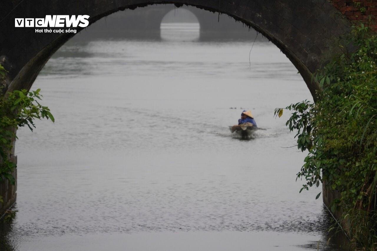 Discovering the nearly 200-year-old forgotten gate in the Hue Citadel system - 13