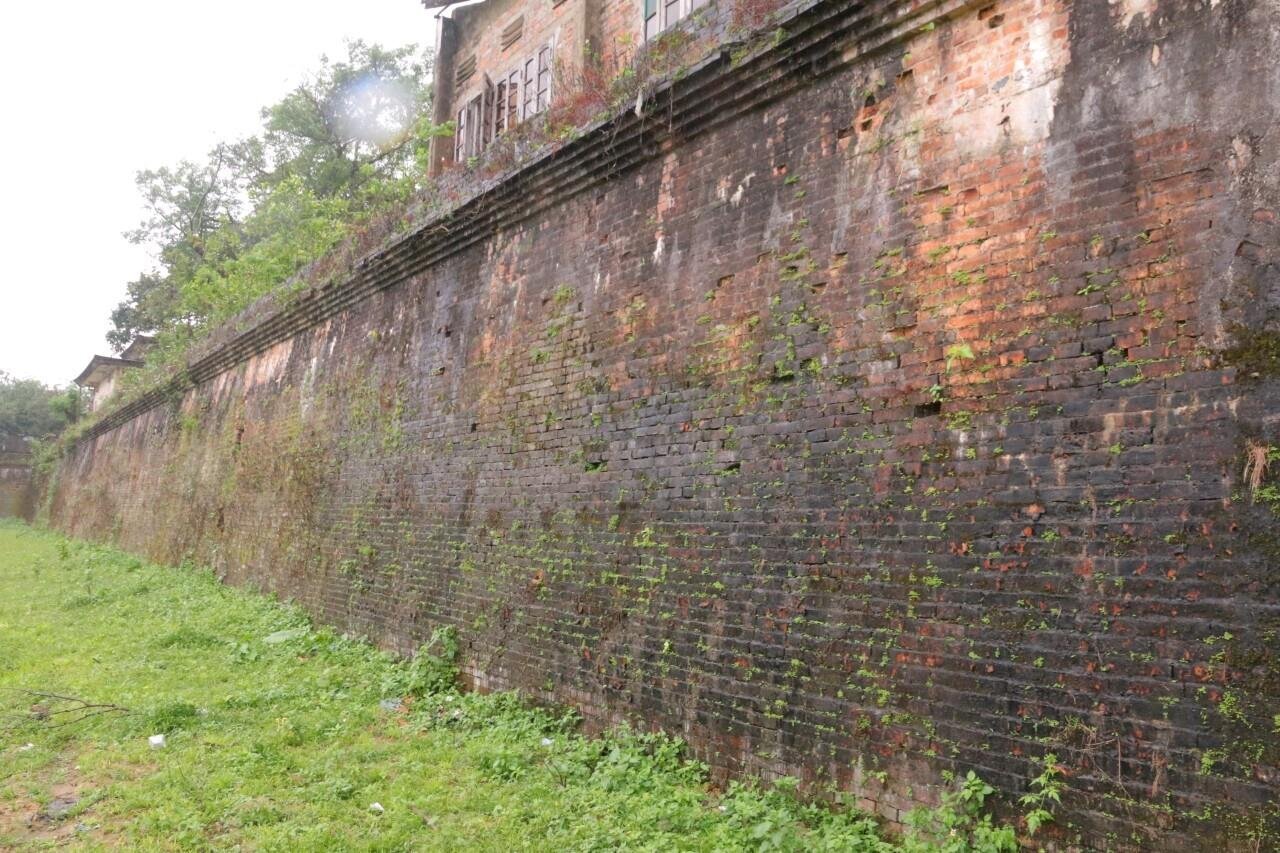 Discovering the nearly 200-year-old forgotten gate in the Hue Citadel system - 5