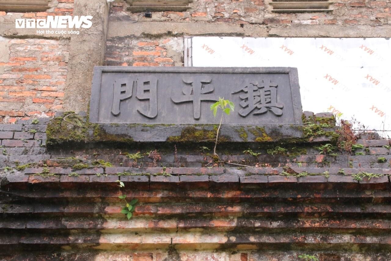 Discovering the nearly 200-year-old forgotten gate in the Hue Citadel system - 2