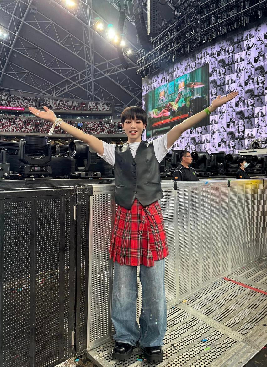 Sao Việt 9/3: Vợ chồng Hà Tăng diện áo đôi đi ăn vỉa hè, Mỹ Tâm hôn mẹ - 6