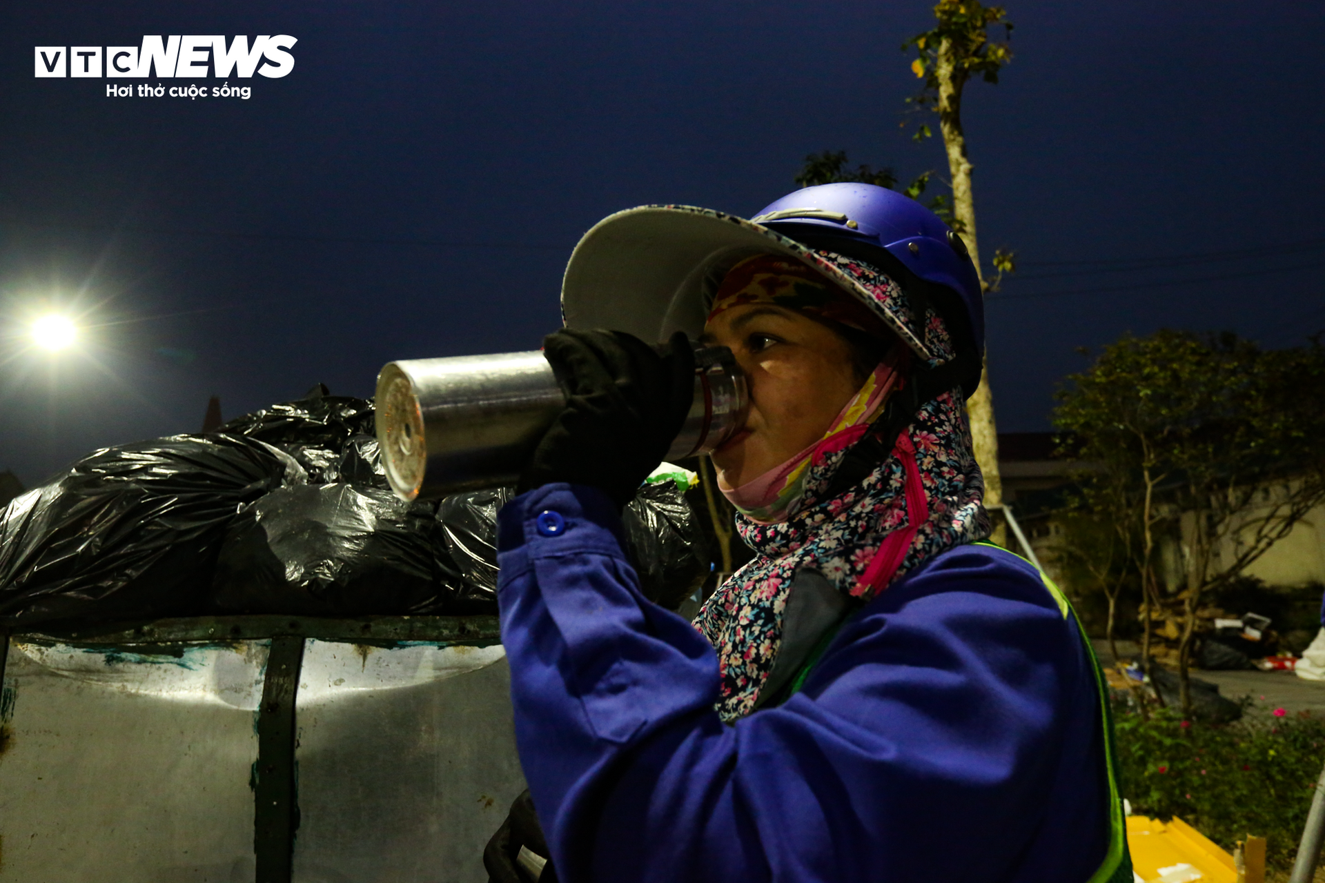 Ngày 8/3 không hoa, không quà của những người phụ nữ vất vả mưu sinh - 19