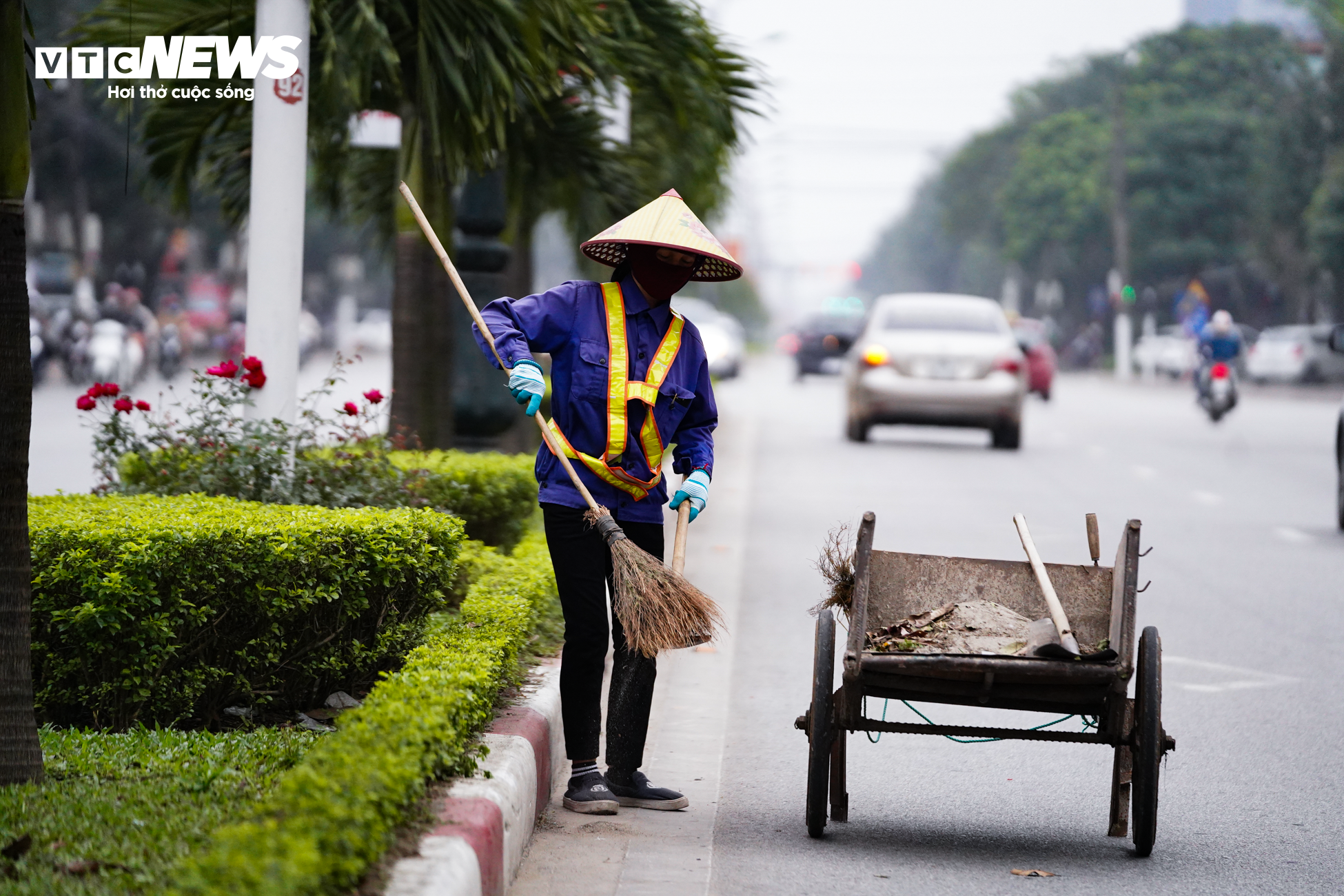 Ngày 8/3 không hoa, không quà của những người phụ nữ vất vả mưu sinh - 1