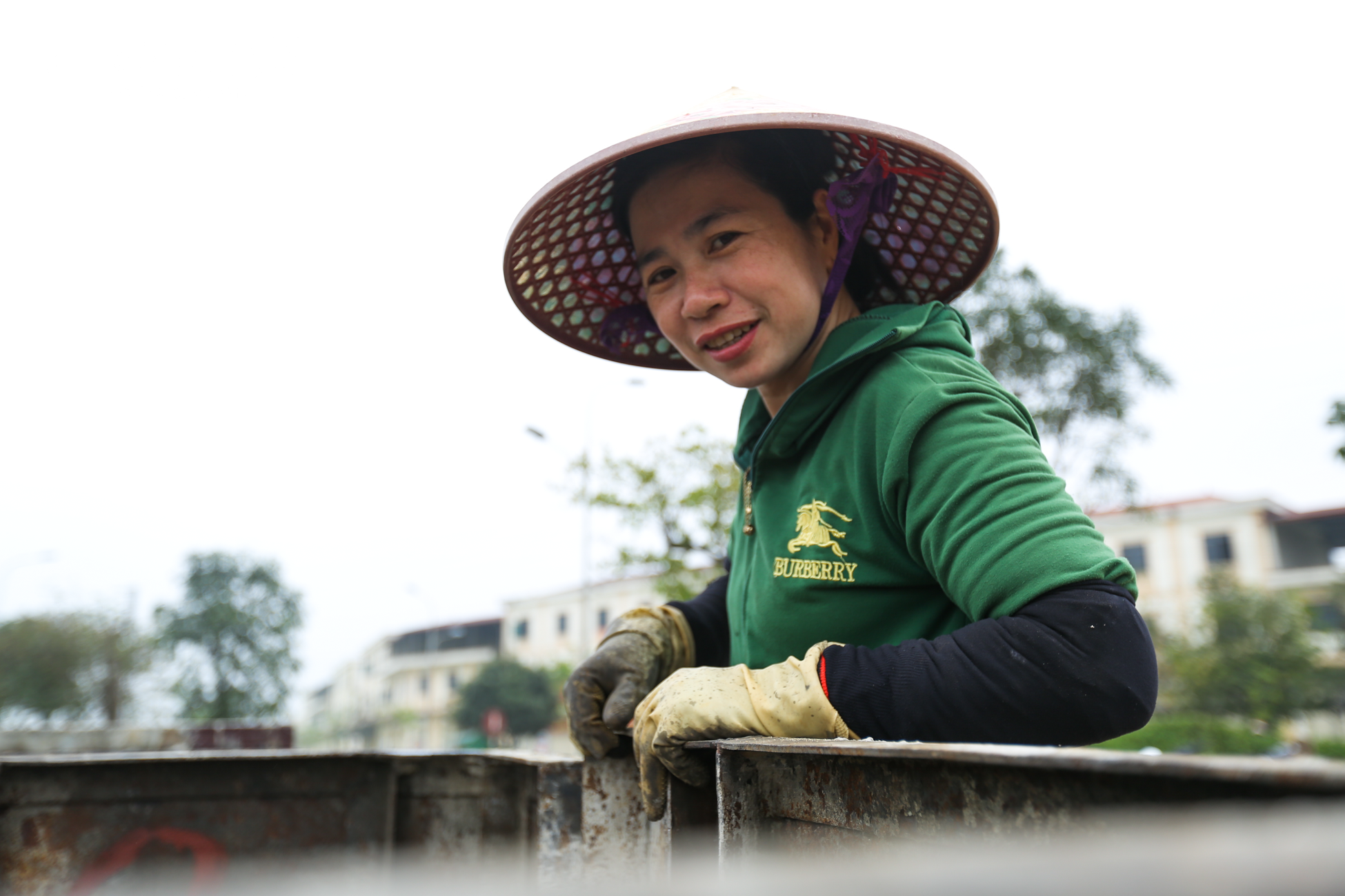 Ngày 8/3 không hoa, không quà của những người phụ nữ vất vả mưu sinh - 5