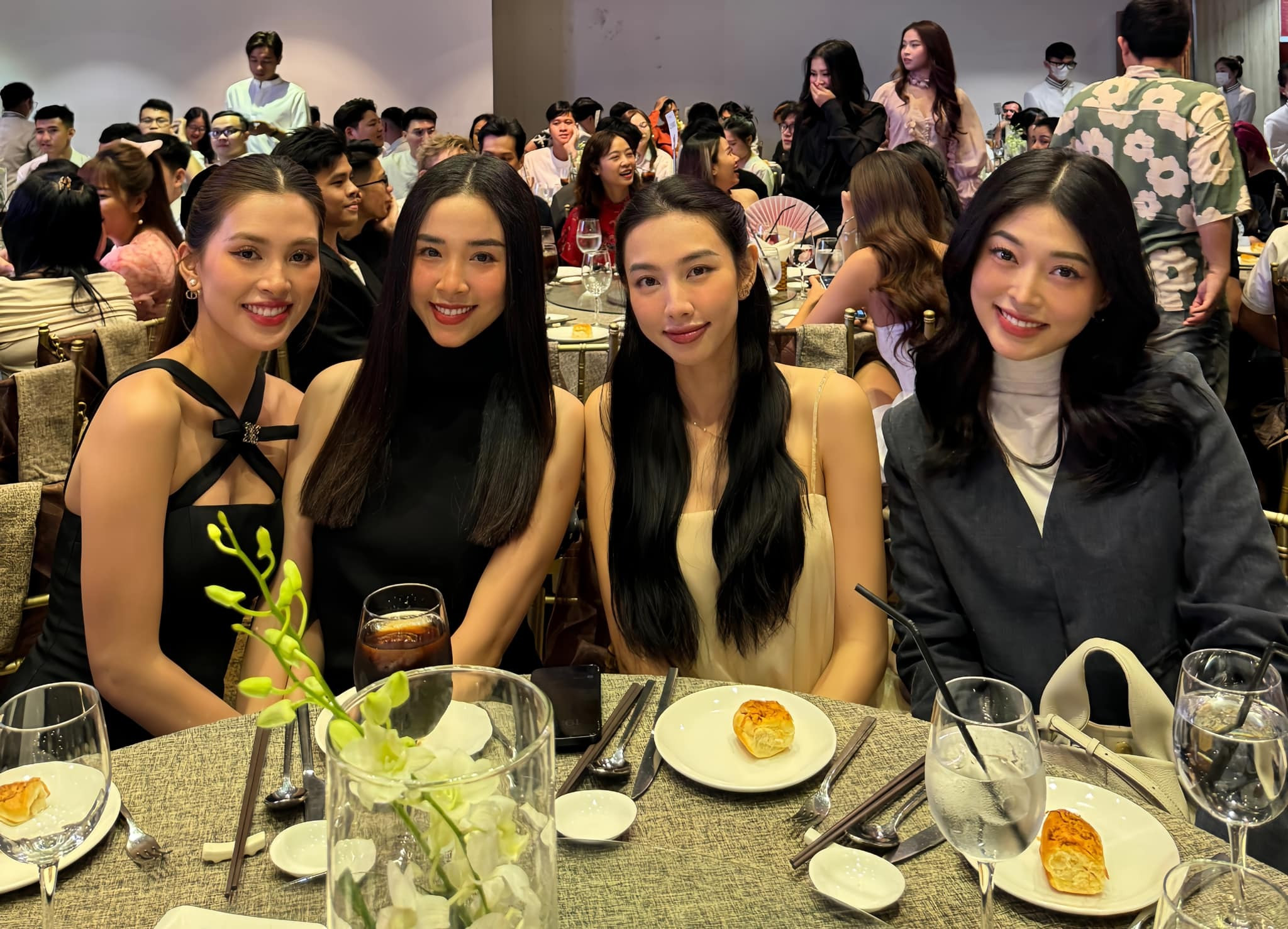 Sao Việt 10/3: Lệ Quyên tổ chức sinh nhật cho bạn trai, Lan Phương khoe con gái - 4