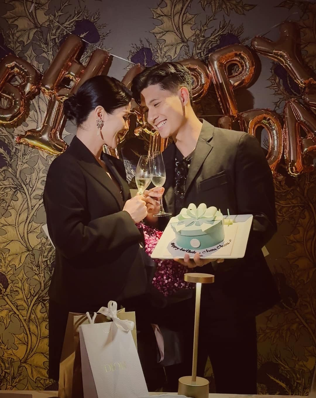 Sao Việt 10/3: Lệ Quyên tổ chức sinh nhật cho bạn trai, Lan Phương khoe con gái - 2