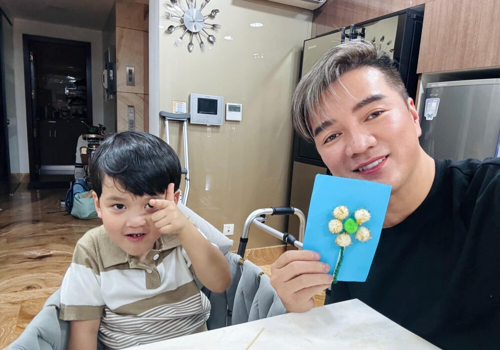 Sao Việt 10/3: Lệ Quyên tổ chức sinh nhật cho bạn trai, Lan Phương khoe con gái - 7