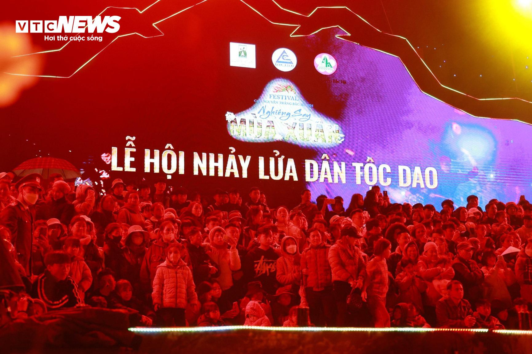 Lên cao nguyên Bắc Hà, xem người Dao đỏ nhảy lửa với đôi chân trần - 11