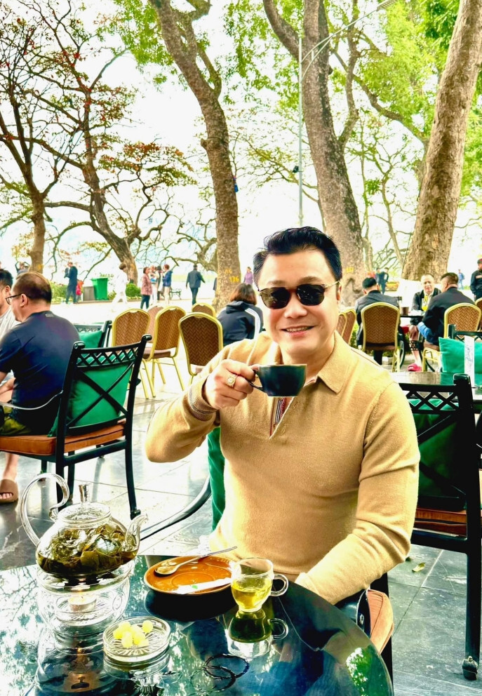 Sao Việt 11/3: Lý Hùng trẻ trung, Thanh Hằng đắm đuối ngắm chồng - 1