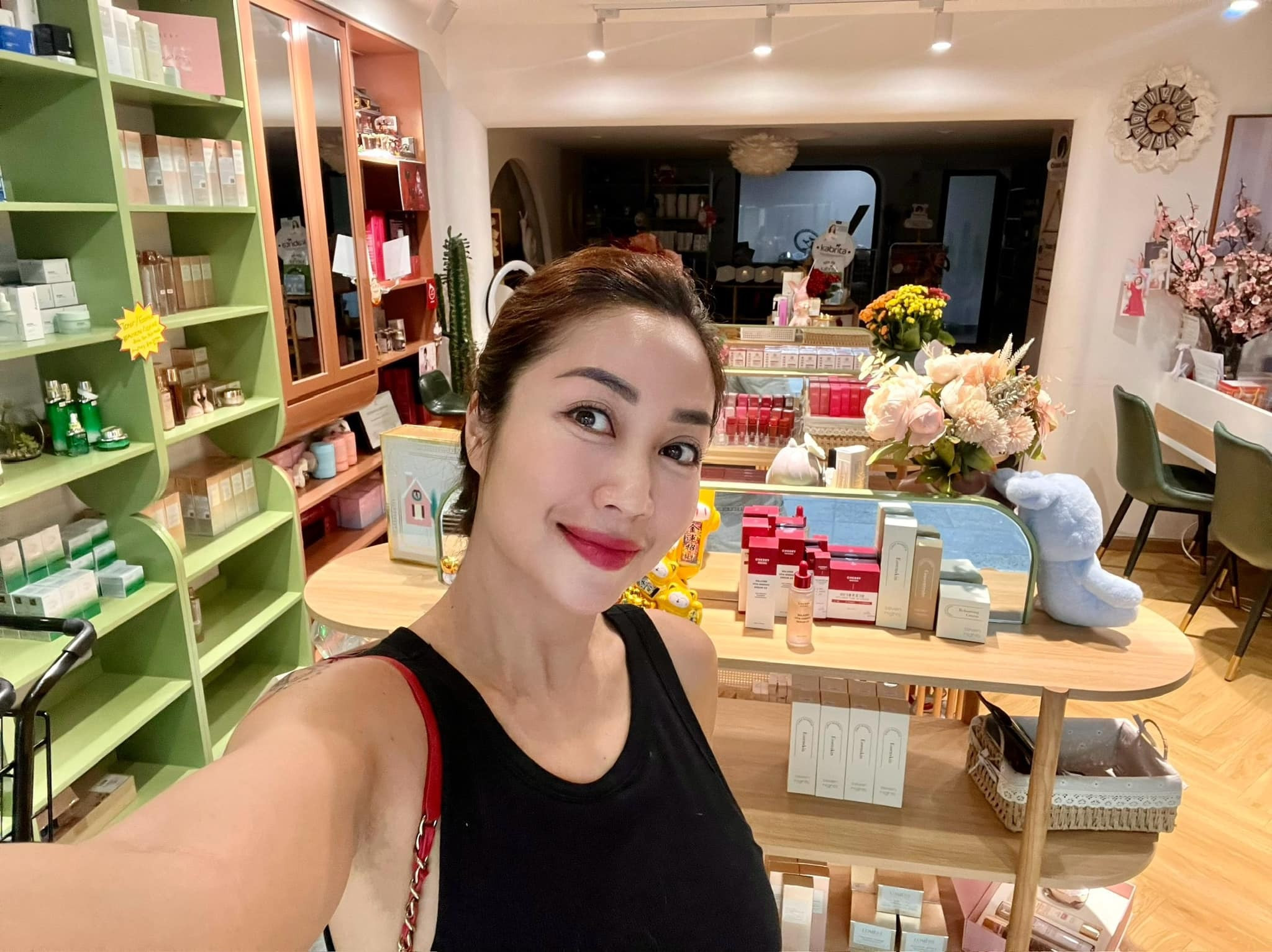 Sao Việt 11/3: Lý Hùng trẻ trung, Thanh Hằng đắm đuối ngắm chồng - 10