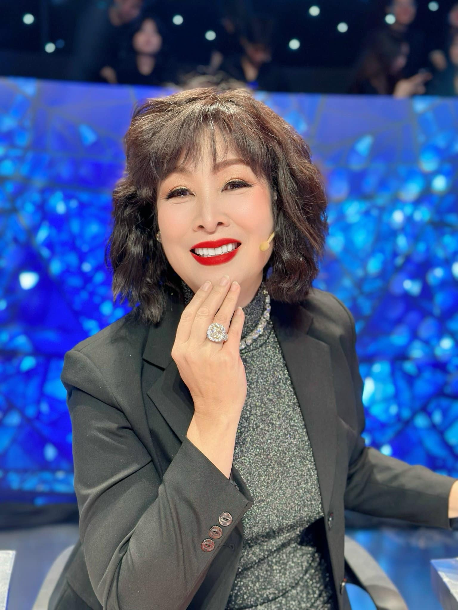 Sao Việt 12/3: Hoa hậu Ý Nhi thăng hạng nhan sắc, Hồng Vân trẻ đẹp bất ngờ - 2