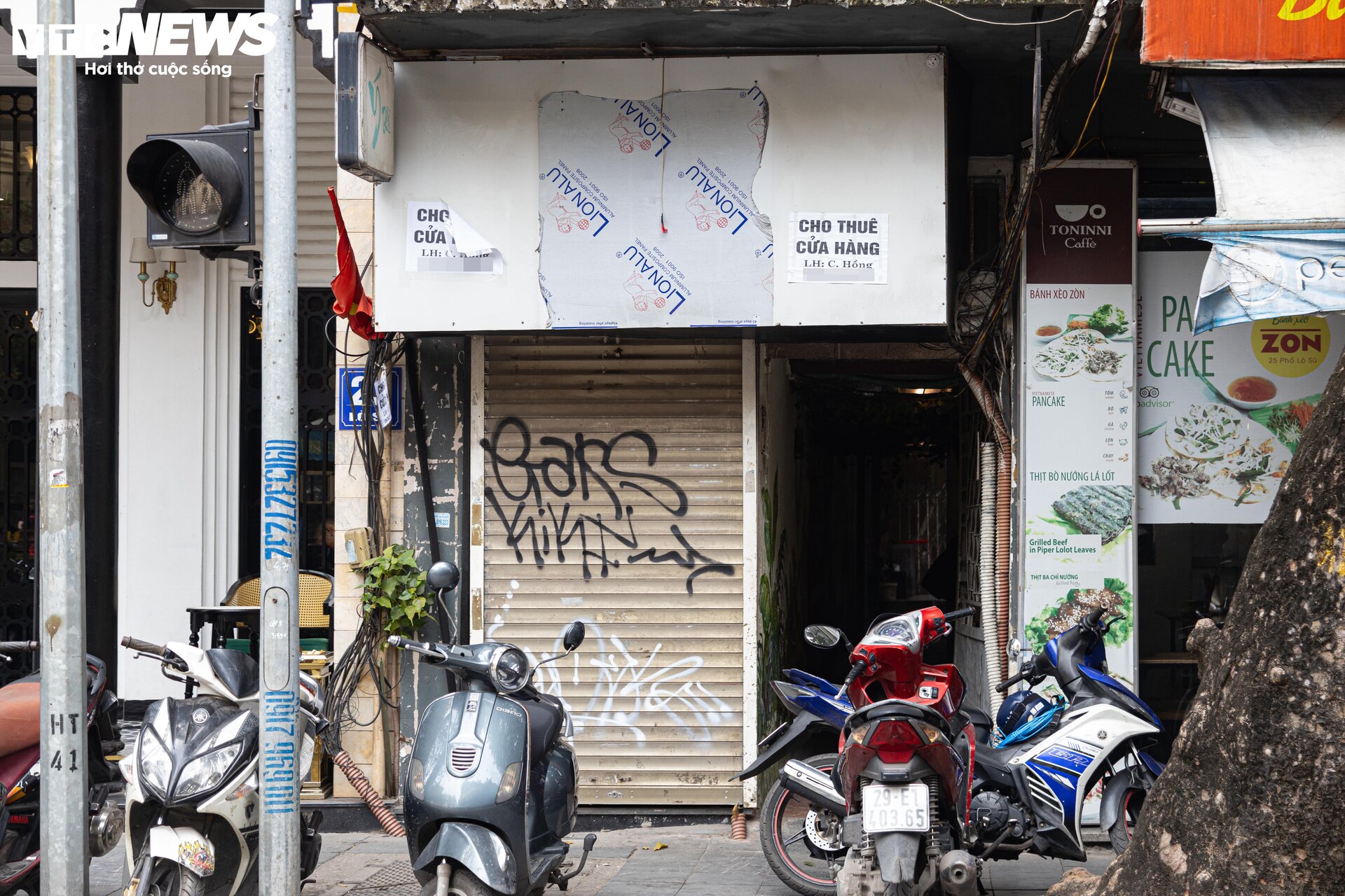 Nhiều cửa hàng giữa phố cổ Hà Nội im lìm đóng cửa, chủ nhà ngóng khách thuê - 8