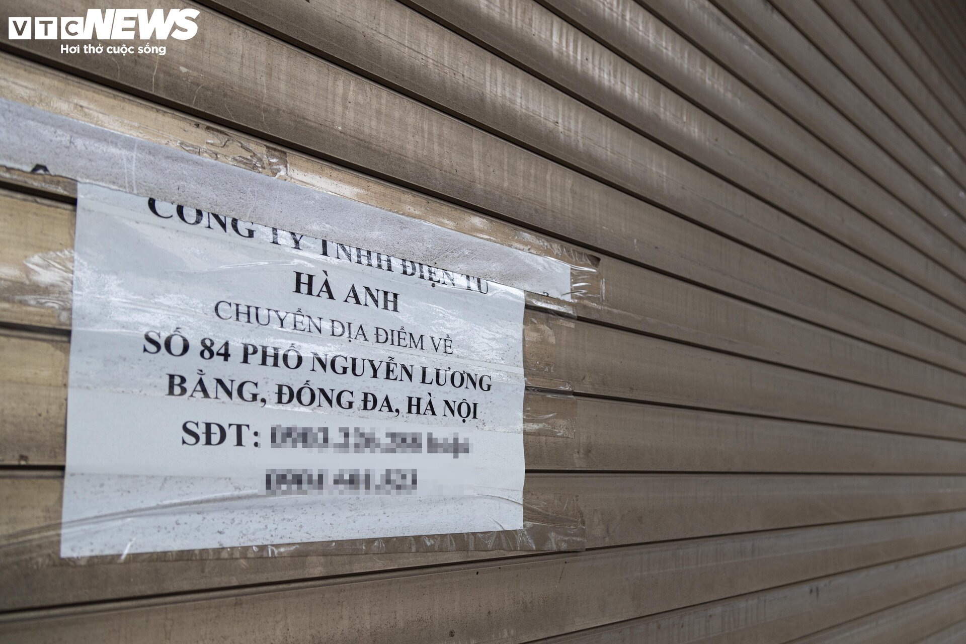 Nhiều cửa hàng giữa phố cổ Hà Nội im lìm đóng cửa, chủ nhà ngóng khách thuê - 12