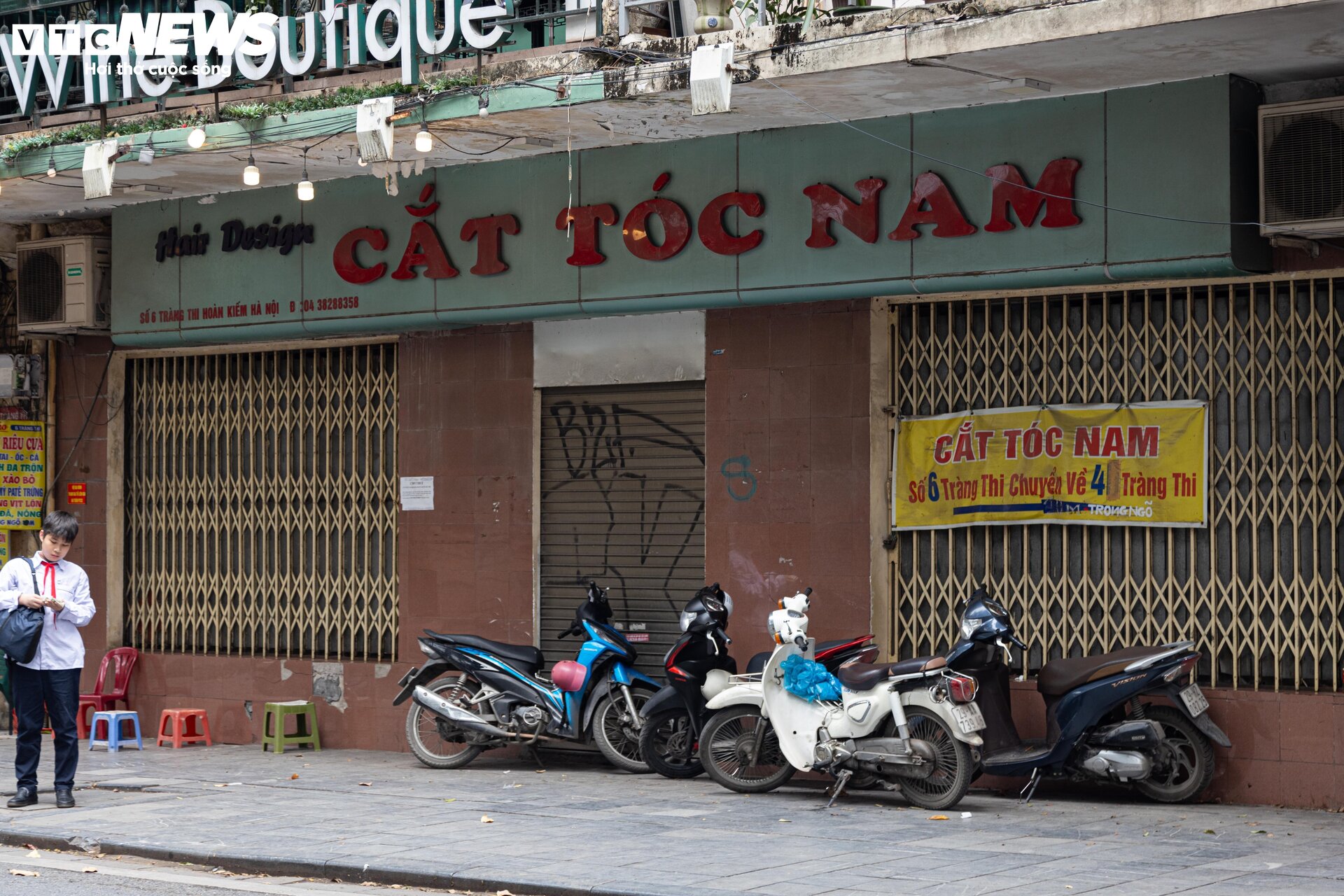 Nhiều cửa hàng giữa phố cổ Hà Nội im lìm đóng cửa, chủ nhà ngóng khách thuê - 13