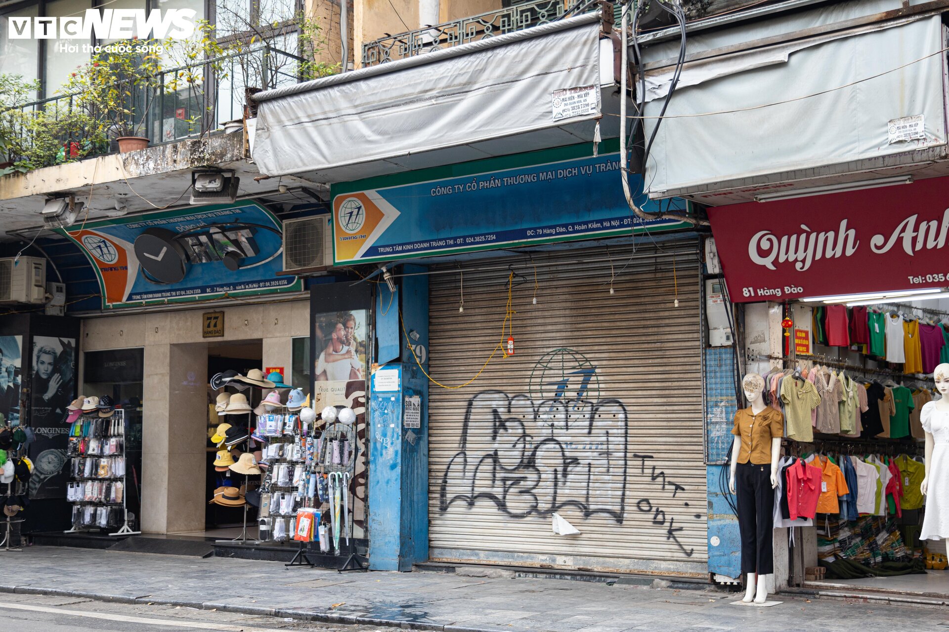 Nhiều cửa hàng giữa phố cổ Hà Nội im lìm đóng cửa, chủ nhà ngóng khách thuê - 7