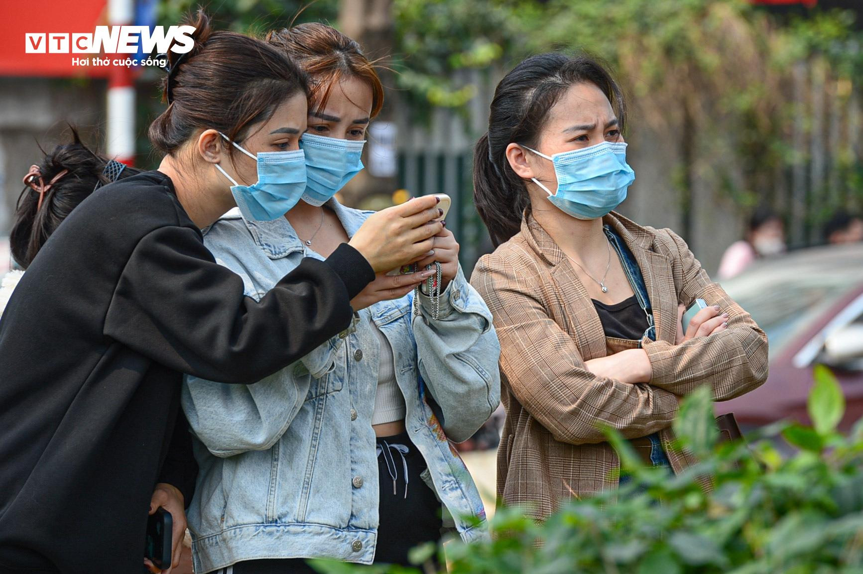 Cảnh sát dùng xe thang dập đám cháy quán bar tầng 9 ở Hà Nội - 5