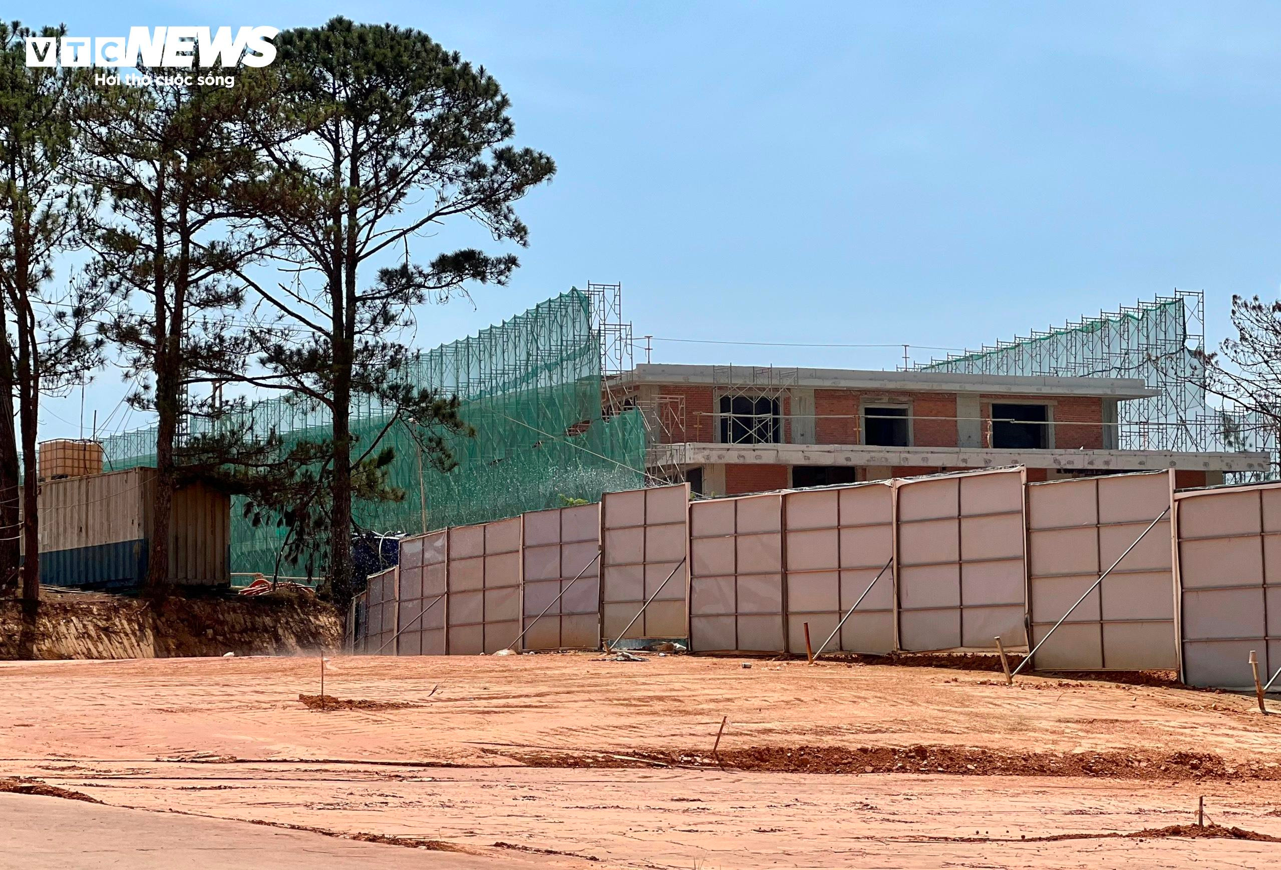 Công trình 'mọc' sai phép trong sân golf Đồi Cù Đà Lạt giờ ra sao? - 6