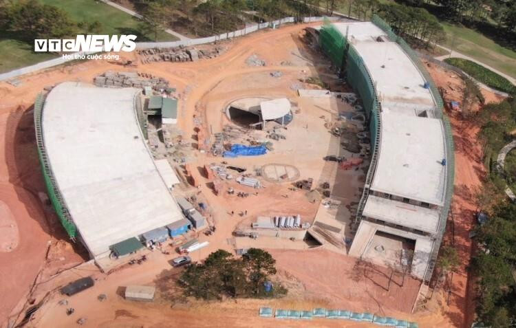 Công trình 'mọc' sai phép trong sân golf Đồi Cù Đà Lạt giờ ra sao? - 9