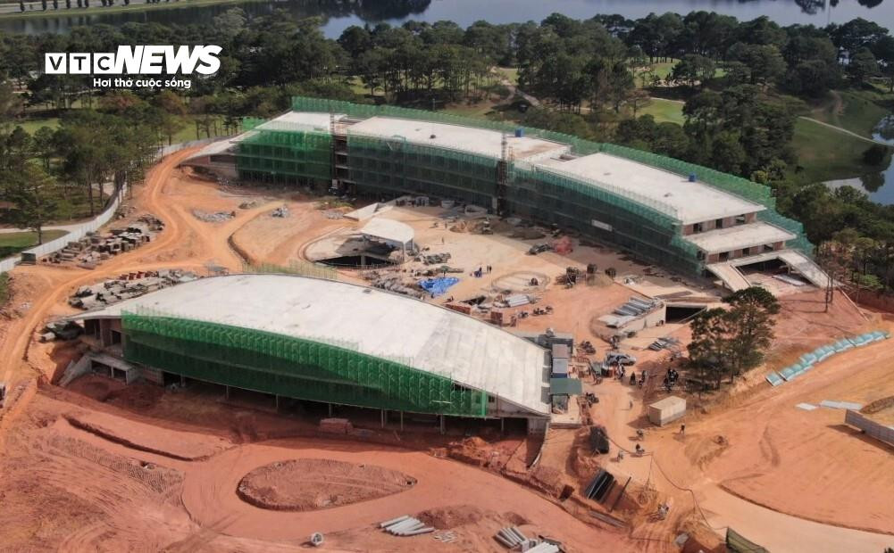 Công trình 'mọc' sai phép trong sân golf Đồi Cù Đà Lạt giờ ra sao? - 8