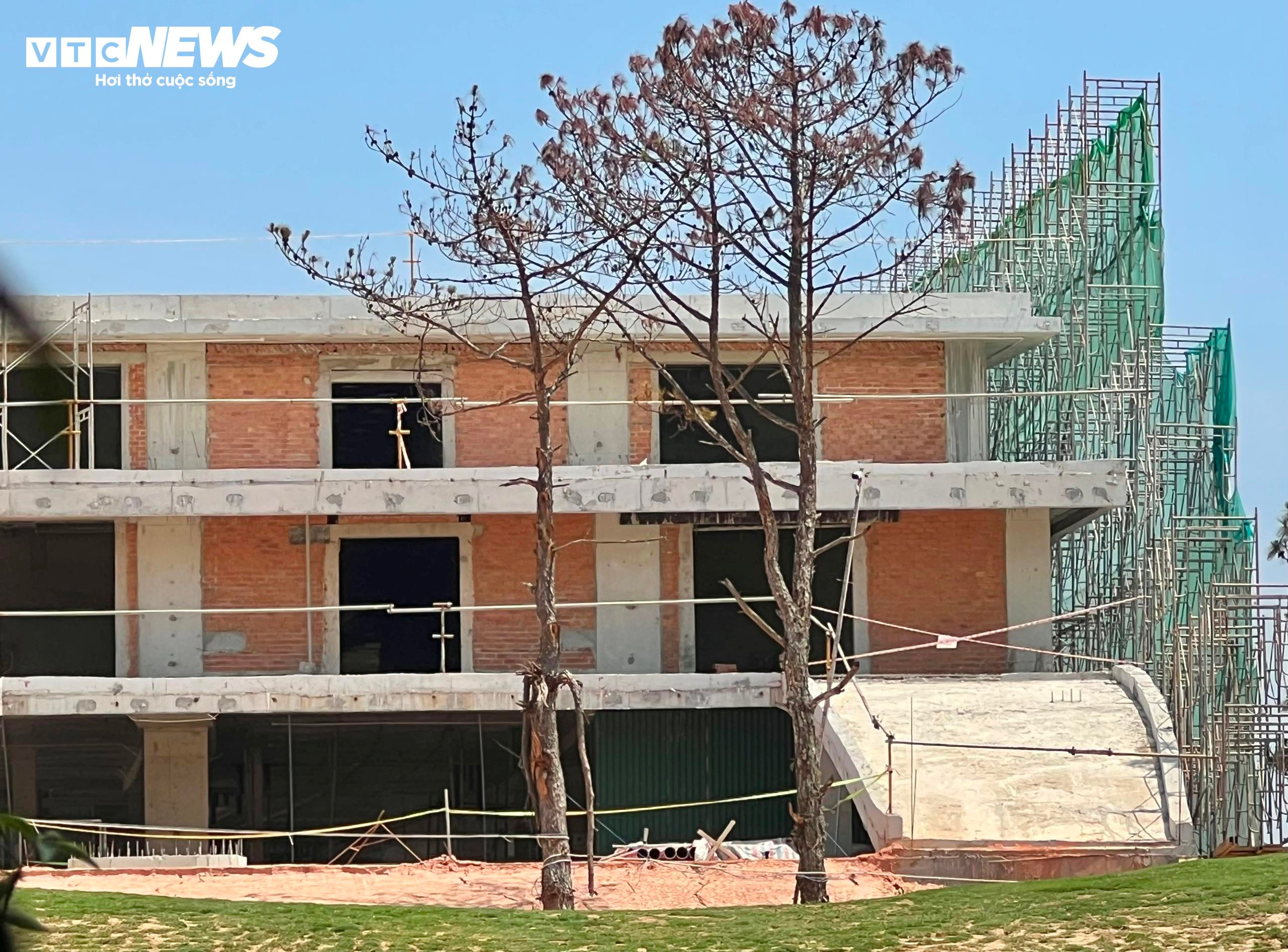 Công trình 'mọc' sai phép trong sân golf Đồi Cù Đà Lạt giờ ra sao? - 7