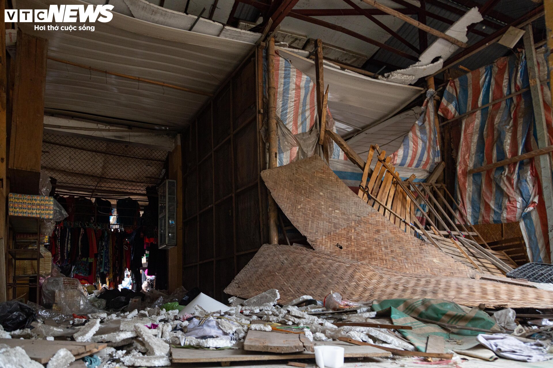 Cảnh ngổn ngang, tan hoang trong chợ Mai Động chờ ngày bị 'khai tử' - 2