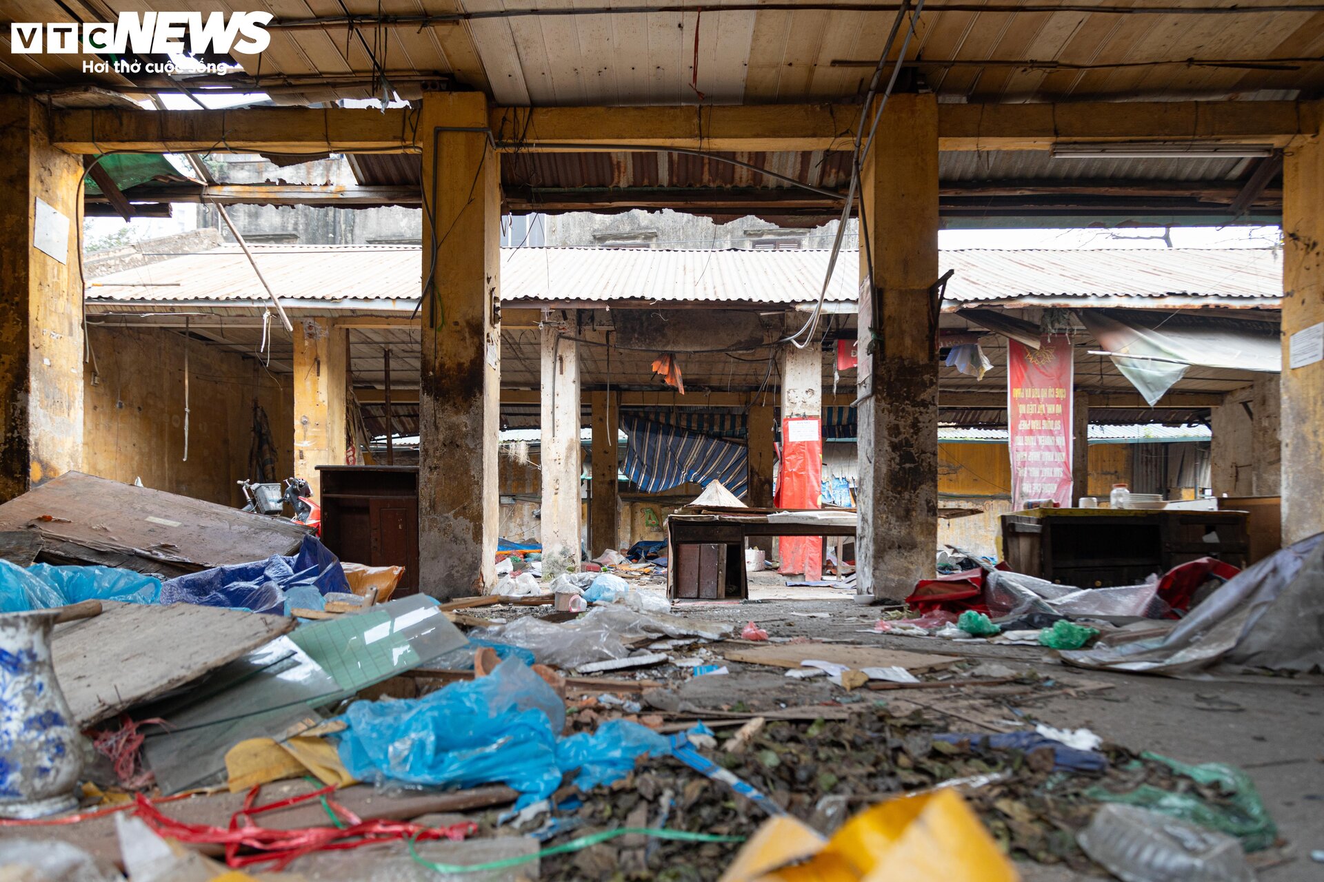 Cảnh ngổn ngang, tan hoang trong chợ Mai Động chờ ngày bị 'khai tử' - 14