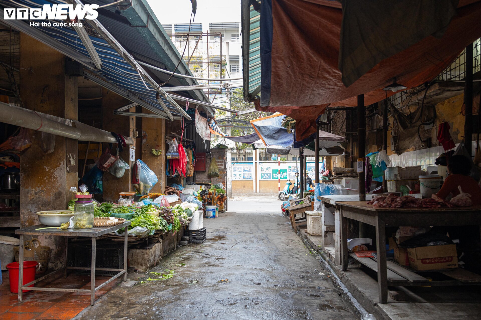 Cảnh ngổn ngang, tan hoang trong chợ Mai Động chờ ngày bị 'khai tử' - 9