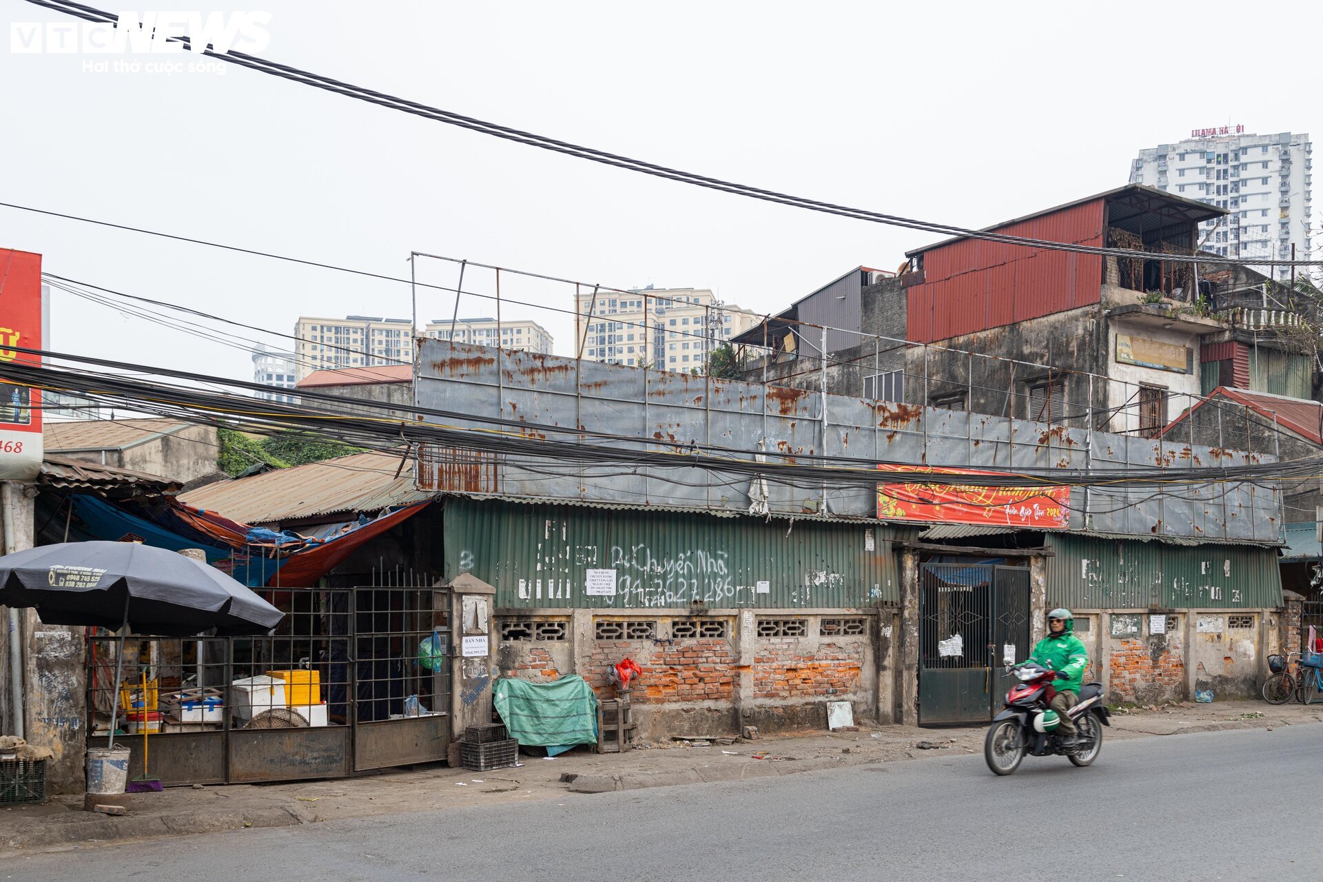 Cảnh ngổn ngang, tan hoang trong chợ Mai Động chờ ngày bị 'khai tử' - 1