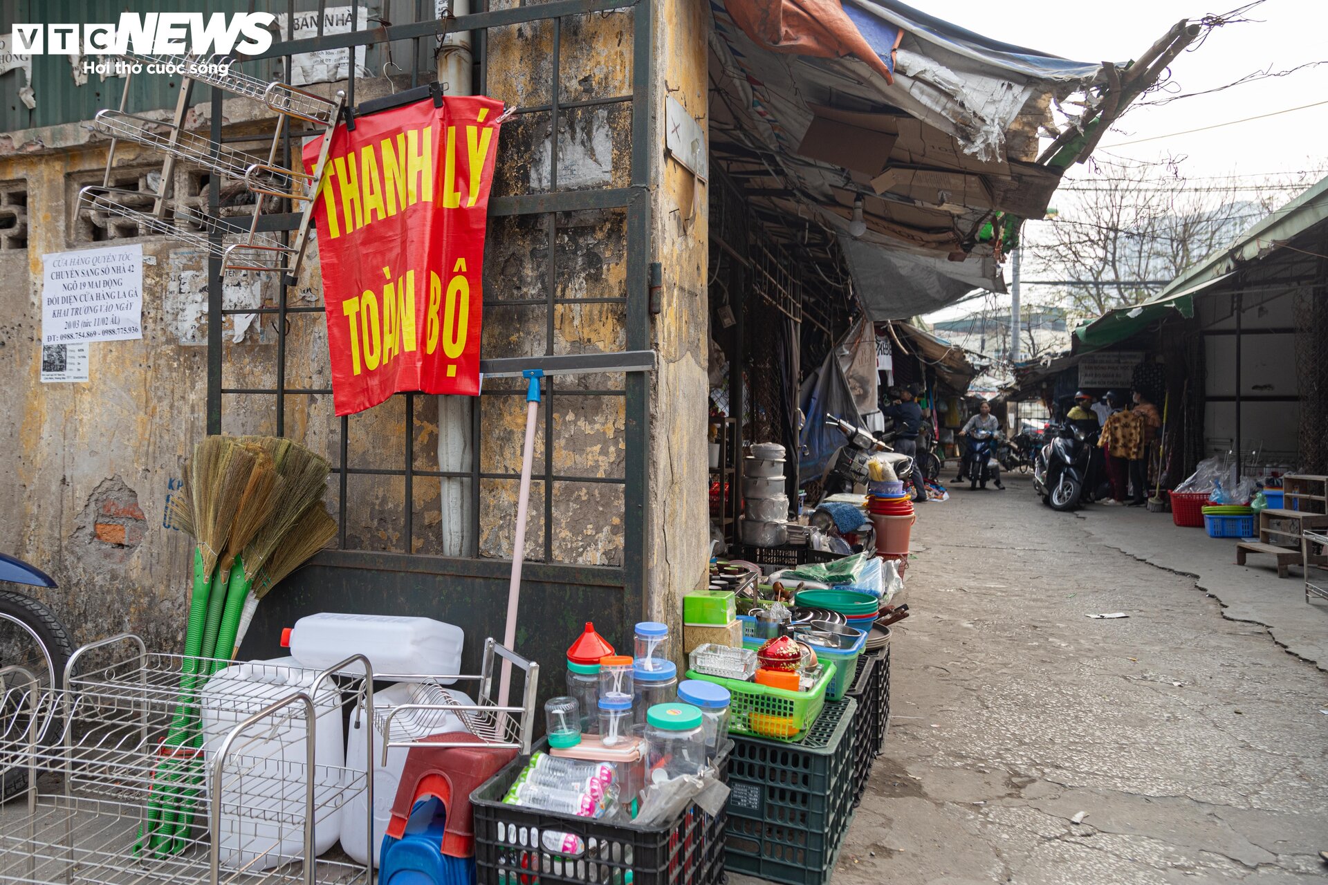 Cảnh ngổn ngang, tan hoang trong chợ Mai Động chờ ngày bị 'khai tử' - 11