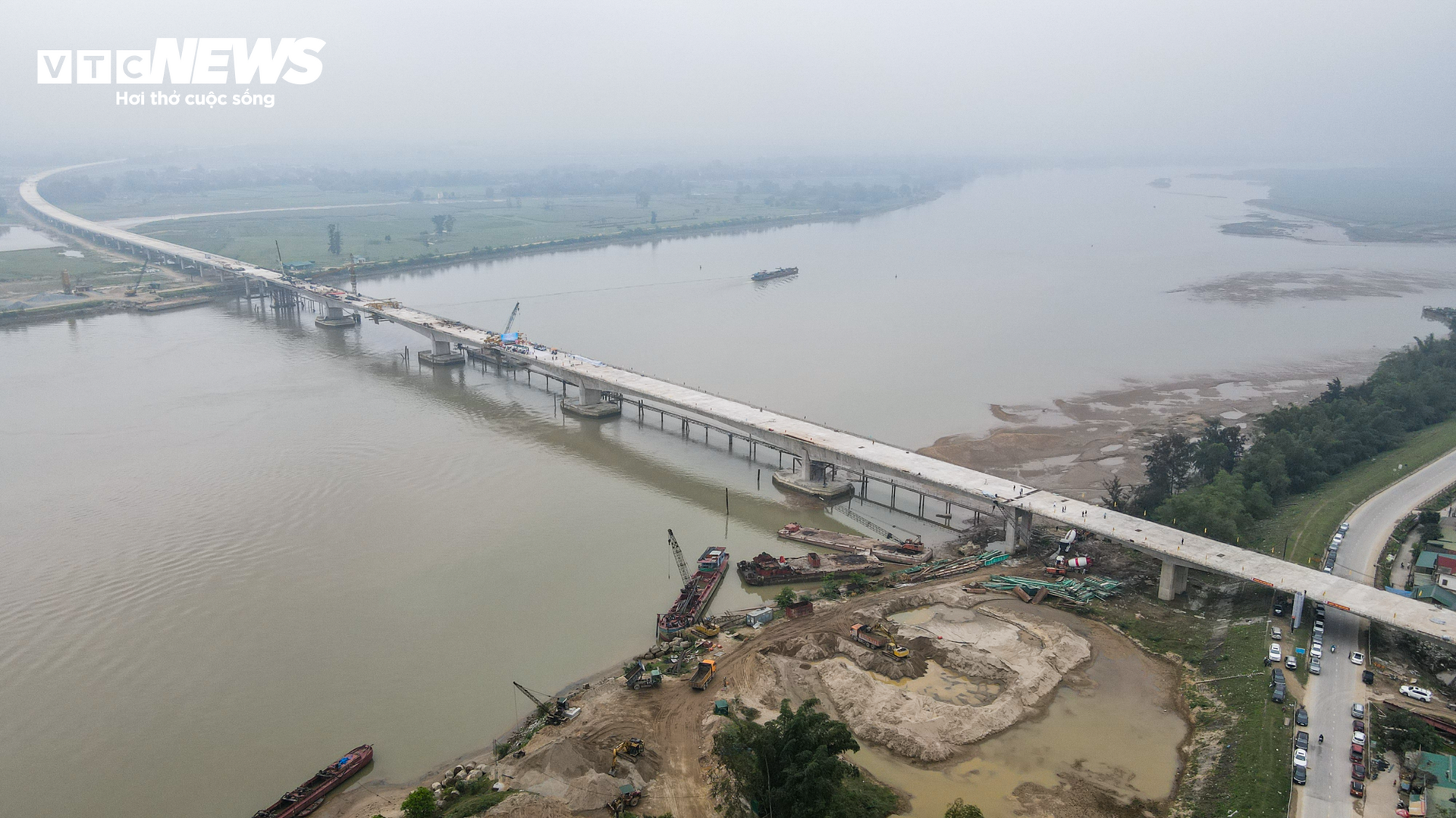 Hợp long cầu vượt sông dài nhất cao tốc Bắc -Nam nối Nghệ An và Hà Tĩnh - 17