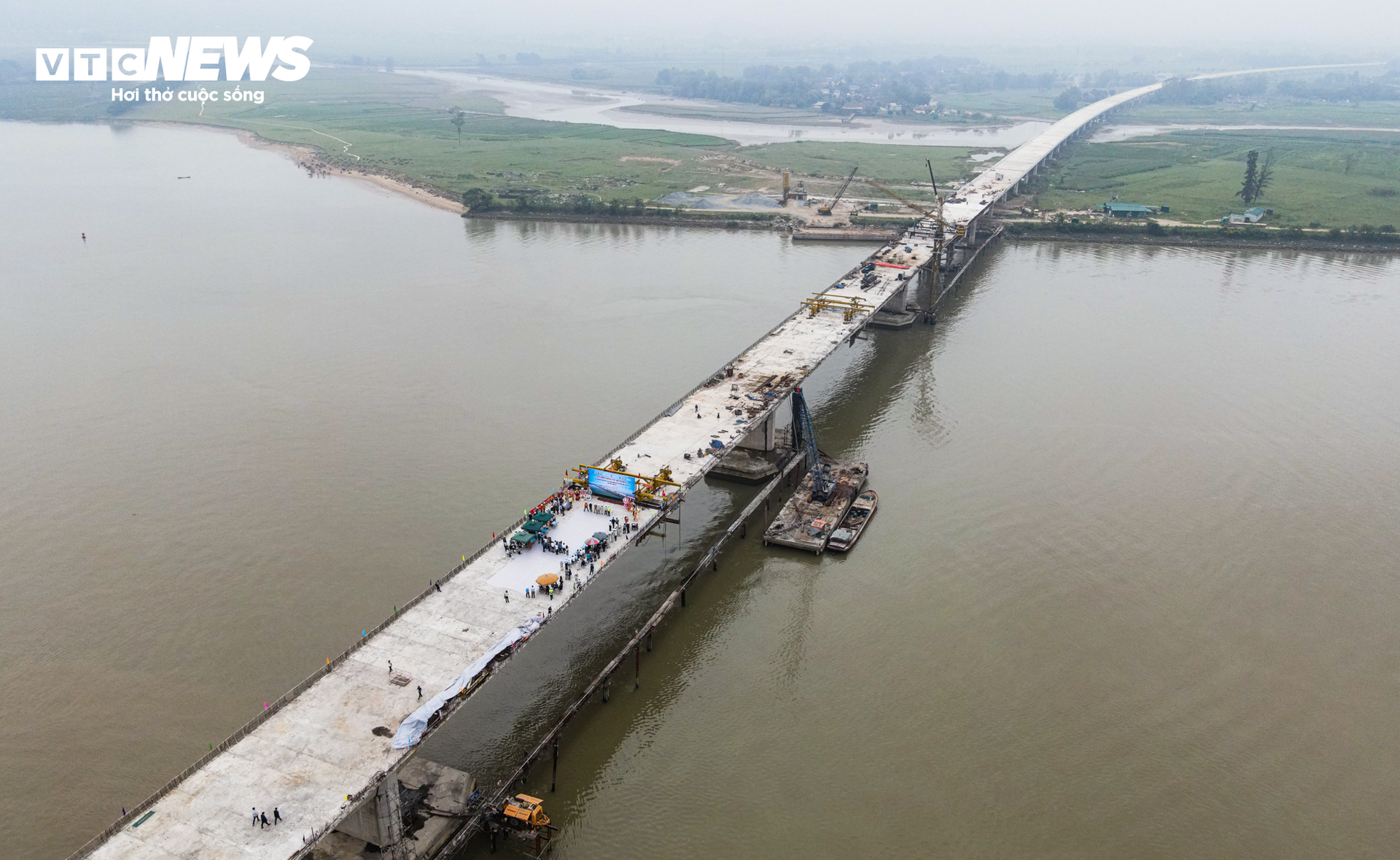 Hợp long cầu vượt sông dài nhất cao tốc Bắc -Nam nối Nghệ An và Hà Tĩnh - 10