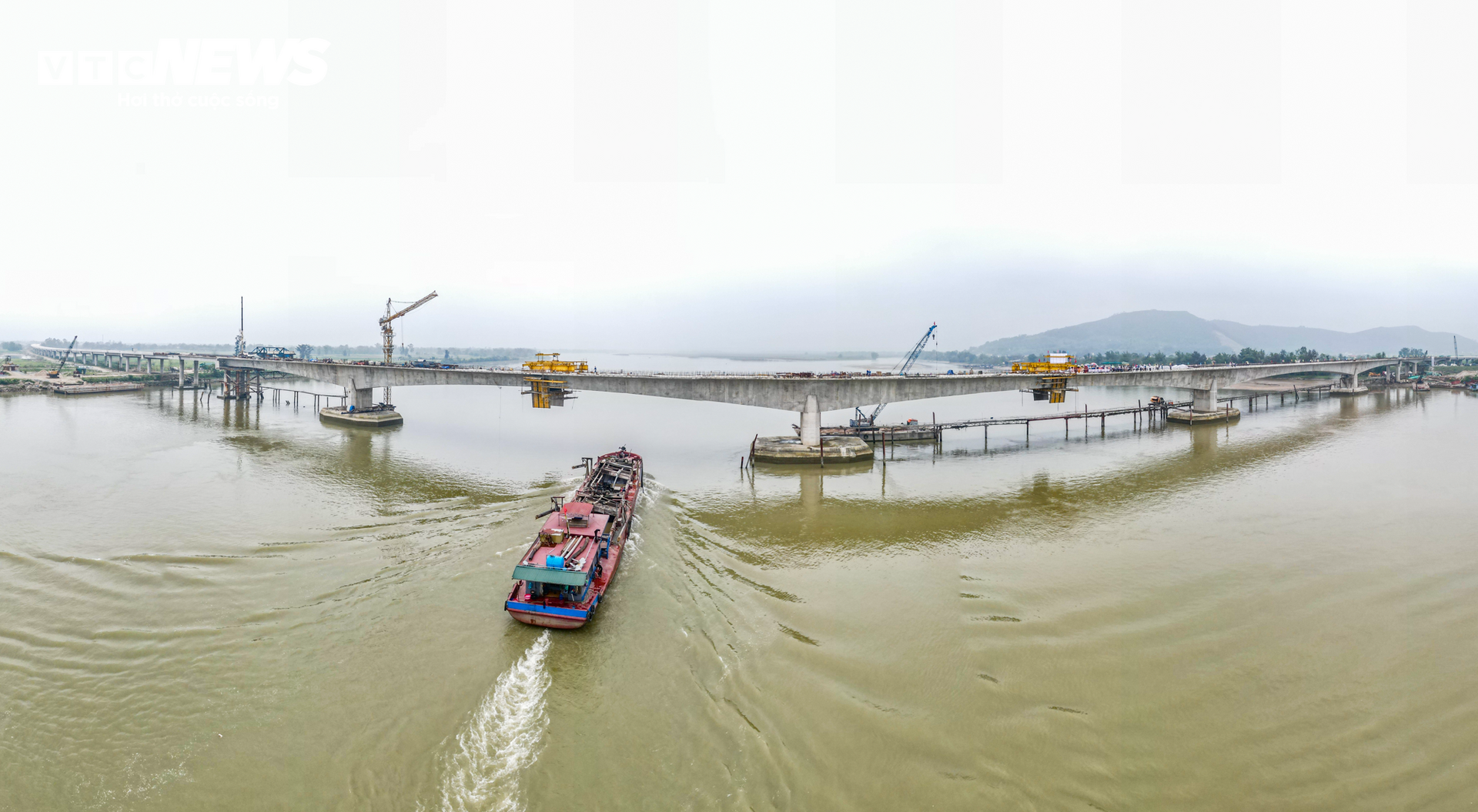 Hợp long cầu vượt sông dài nhất cao tốc Bắc -Nam nối Nghệ An và Hà Tĩnh - 2