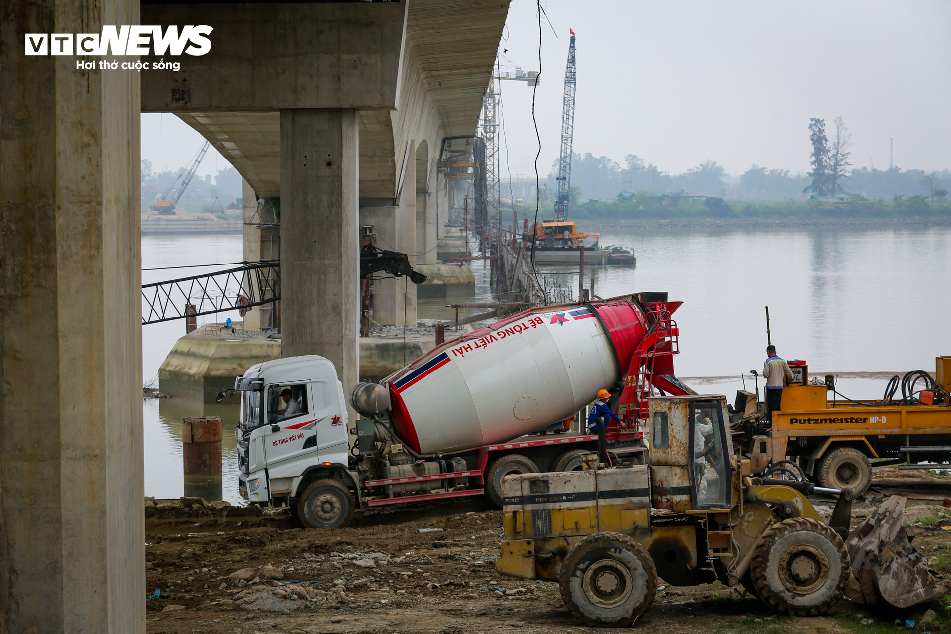 Hợp long cầu vượt sông dài nhất cao tốc Bắc -Nam nối Nghệ An và Hà Tĩnh - 9
