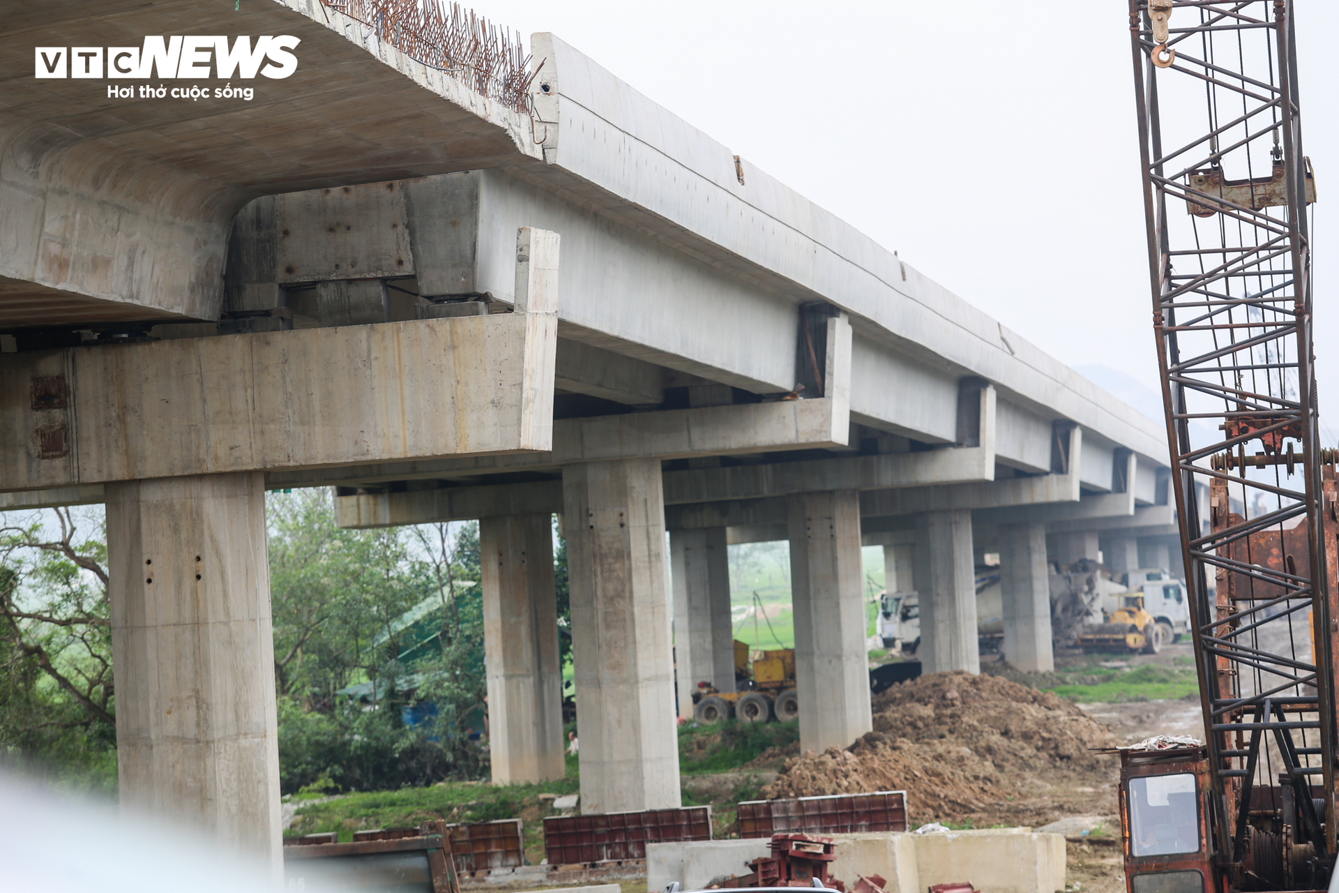 Hợp long cầu vượt sông dài nhất cao tốc Bắc -Nam nối Nghệ An và Hà Tĩnh - 7