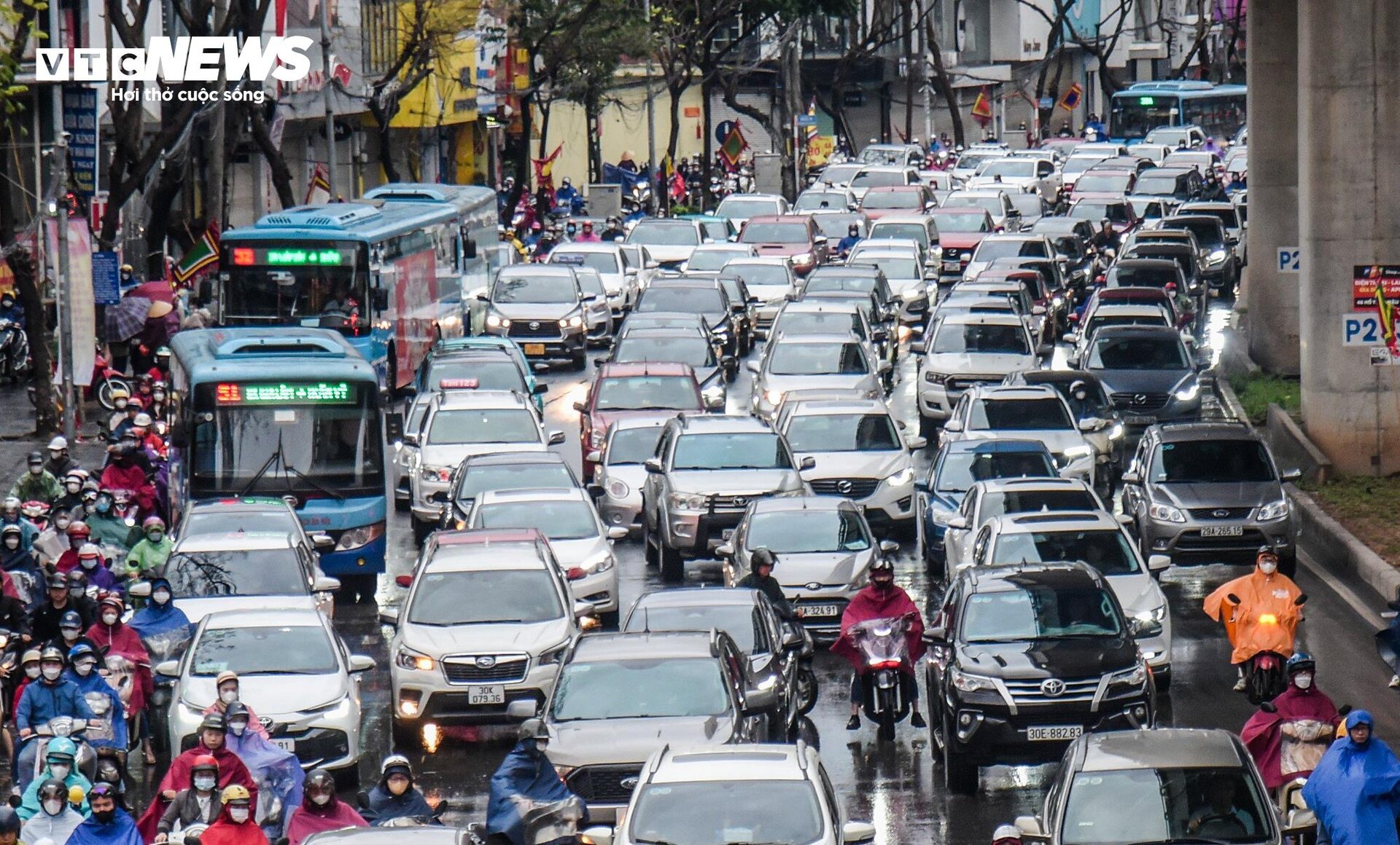 Sáng nay, cả thành phố đi làm muộn - 3