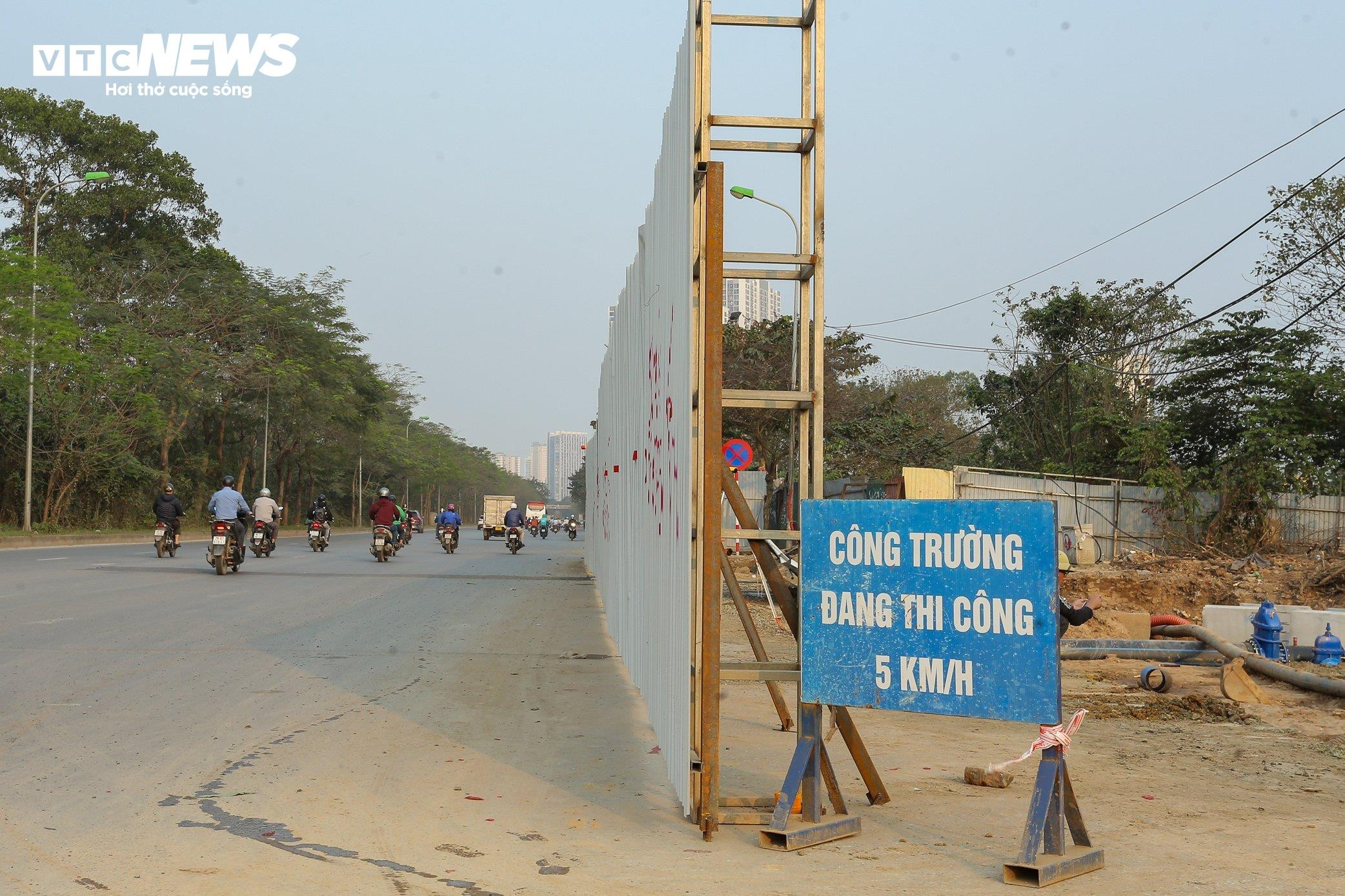 Hà Nội: Thu hẹp rào chắn, không còn cảnh ùn tắc tại nút giao Đại lộ Thăng Long - 10