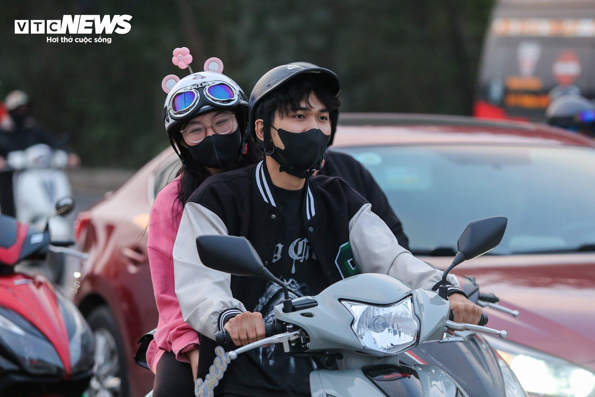 Hà Nội: Thu hẹp rào chắn, không còn cảnh ùn tắc tại nút giao Đại lộ Thăng Long - 11