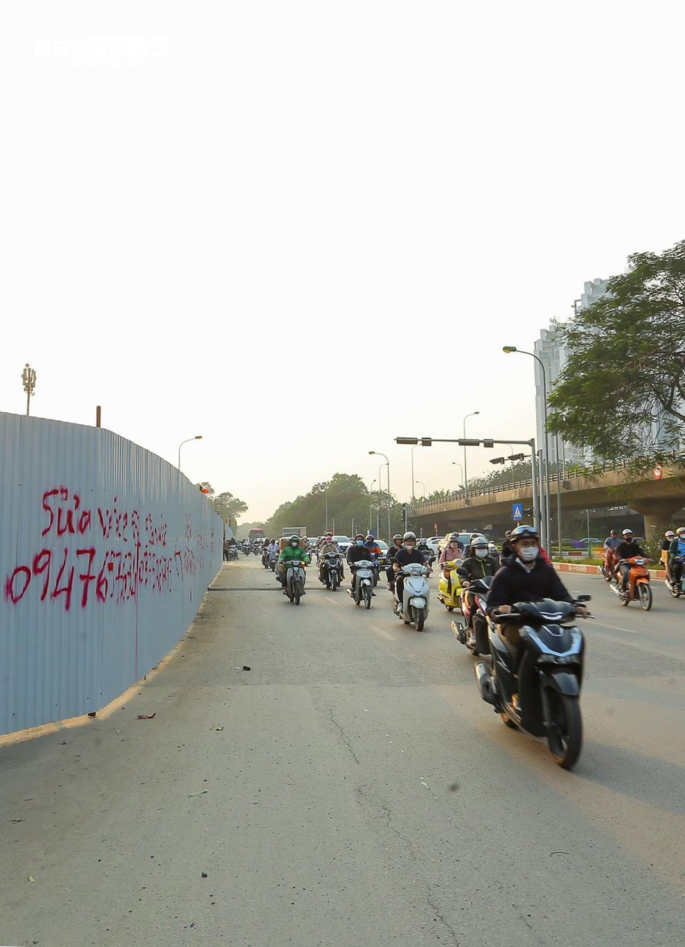 Hà Nội: Thu hẹp rào chắn, không còn cảnh ùn tắc tại nút giao Đại lộ Thăng Long - 9